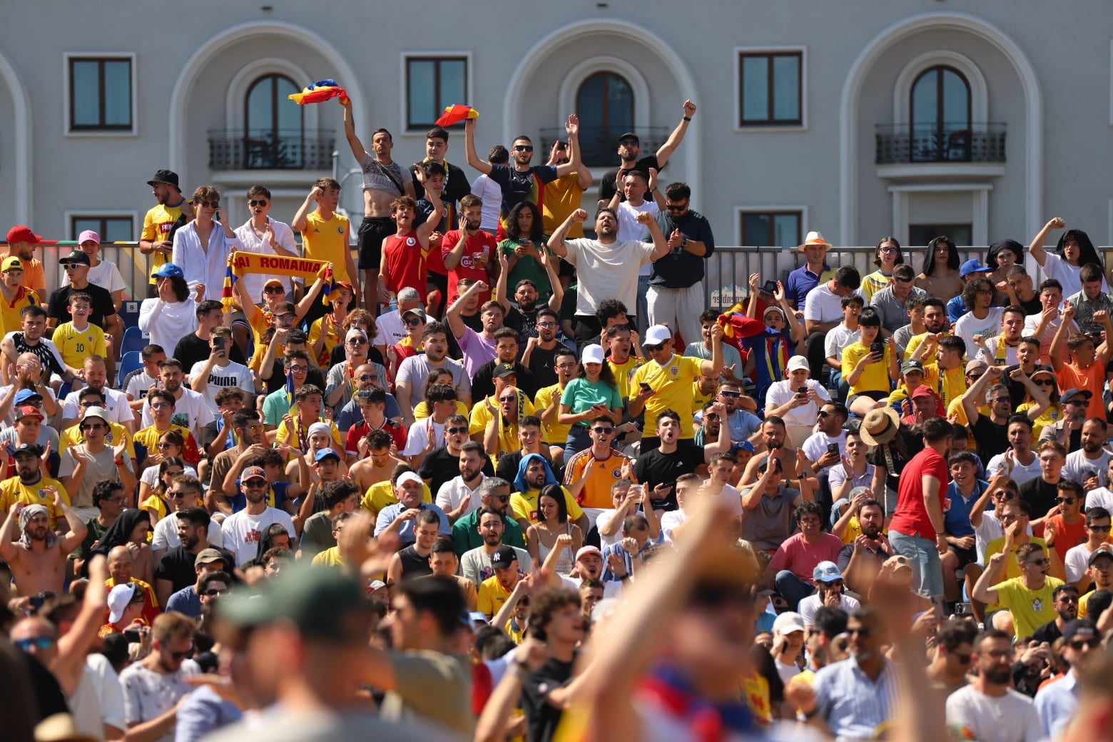 Bucurie de nedescris pe străzile din București, după victoria României în meciul cu Ucraina de la EURO 2024