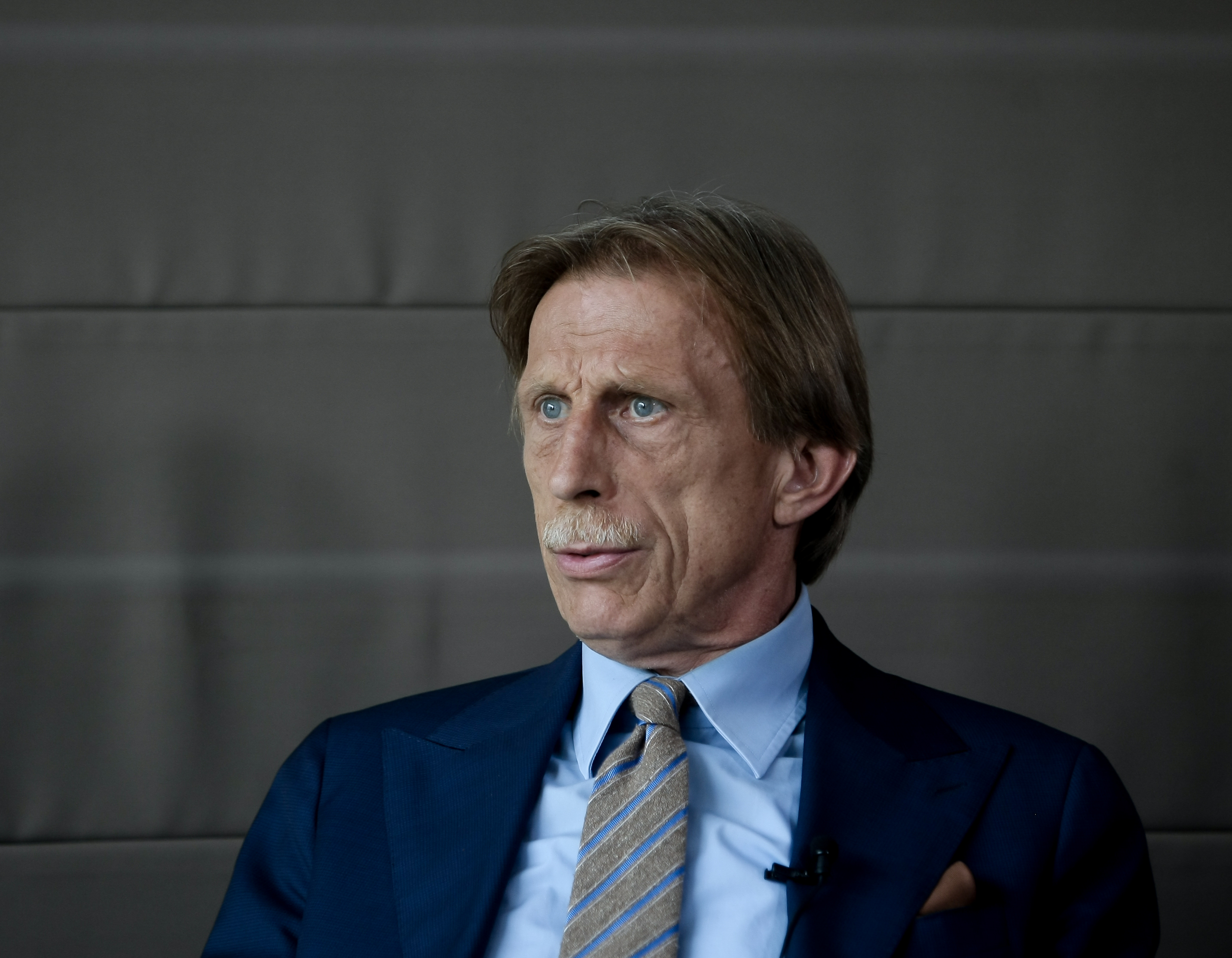 Neamțul Christoph Daum, selecționerul României, într-o confesiune sinceră: ”Viața e un dar pentru mine. Am avut o boală grea, dar am primit a doua șansă. Sunt norocos”. Cum pregătește debutul în preliminariile CM 2018 | EXCLUSIV&FOTO%VIDEO