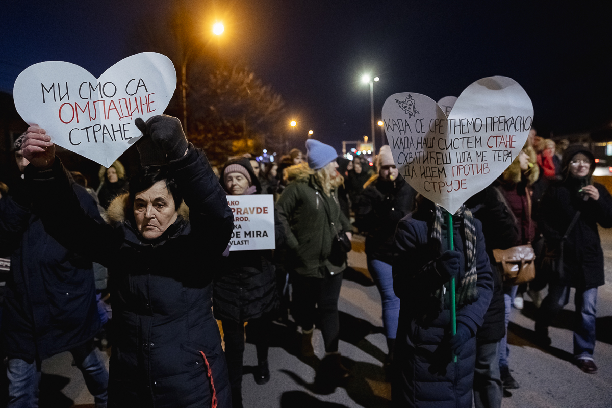 Blocadă pe un mare pod peste Dunăre din Belgrad. De aproape 4 luni, sârbii strigă „Corupția ucide!” | Video/Fotogalerie