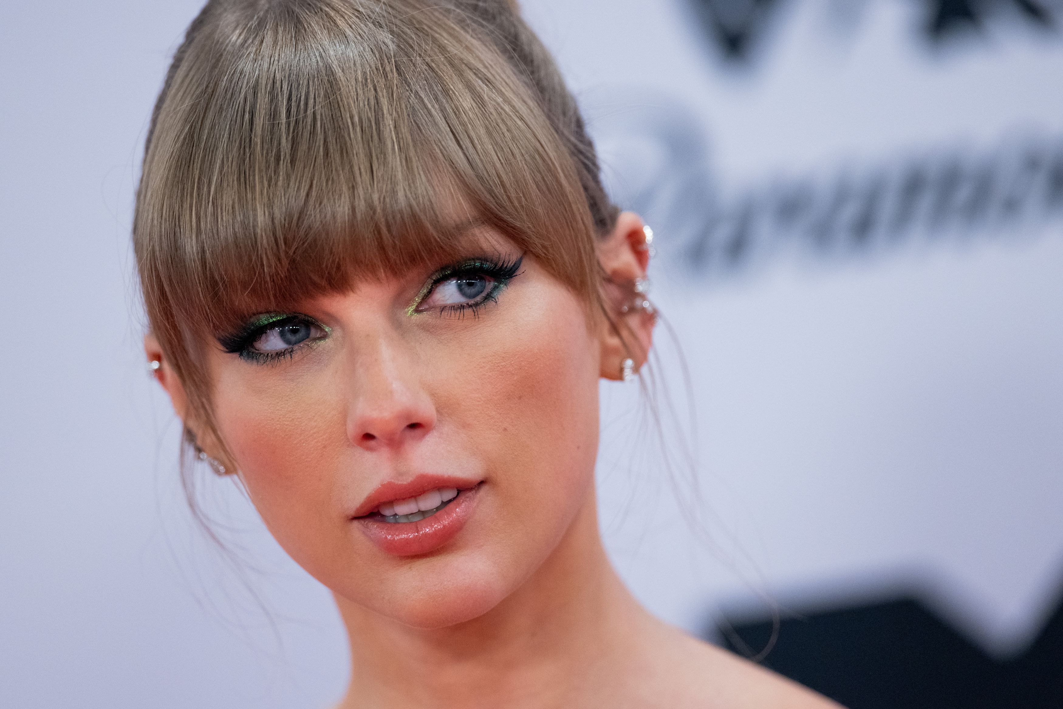 Câți bani le-a dat Taylor Swift angajaților care au lucrat cu ea la turneul de două miliarde de dolari
