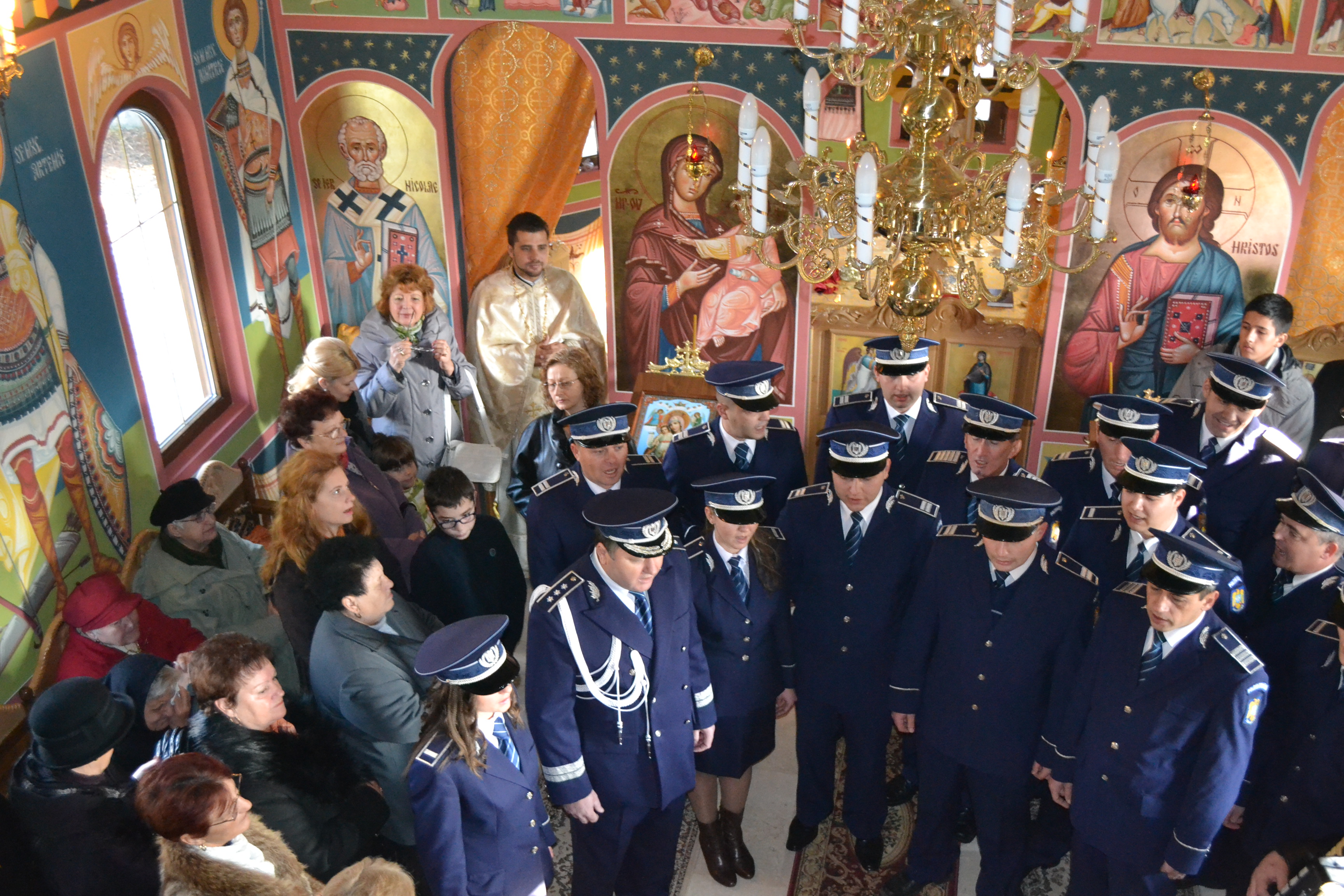 EXCLUSIV/Omul cu două fețe. Preotul-polițist Bogdan Nițu are Biblia într-o mână și Codul Penal în alta - FOTO