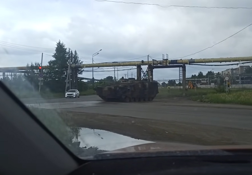 Új orosz tank? Titokzatos lánctalpas járművet észleltek az Urálban – videó