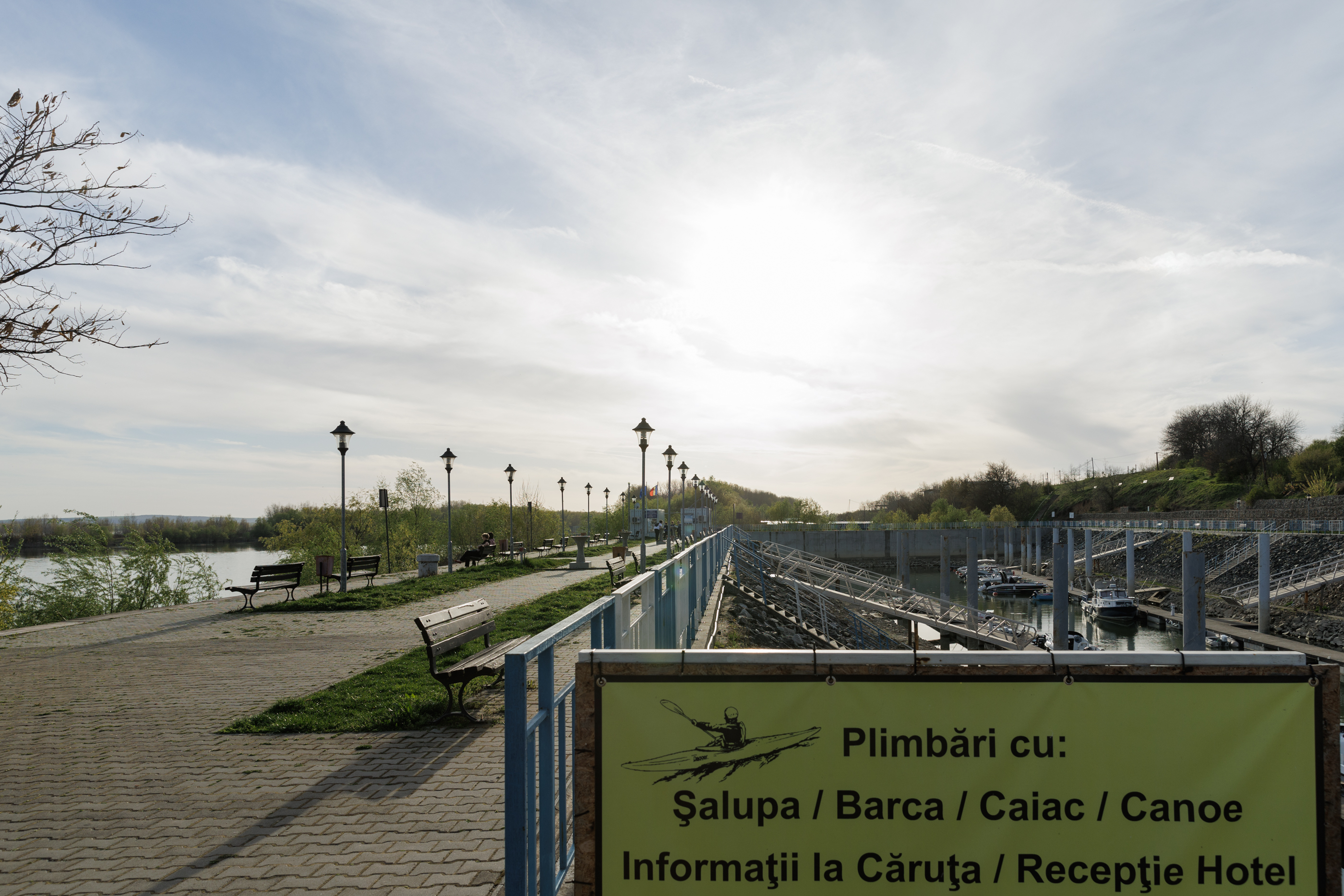 FOTOREPORTAJ. Frumusețea fără viitor a „celui mai urât oraș din România”: berzele s-au întors la Corabia, dar turiștii întârzie