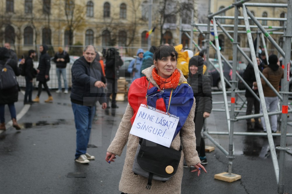 UPDATE. Protest și incidente în Piața Victoriei. Anchetă MAI după împiedicarea organizării târgului de Crăciun/ FOTO