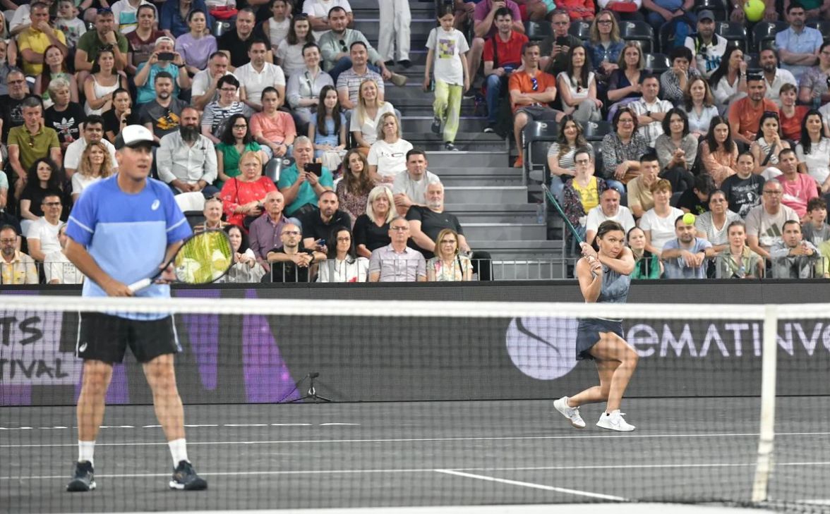 Simona Halep, alături de Steffi Graf şi Andre Agassi, pe teren, la Cluj: „Mă gândesc la revenire, nu la retragere”