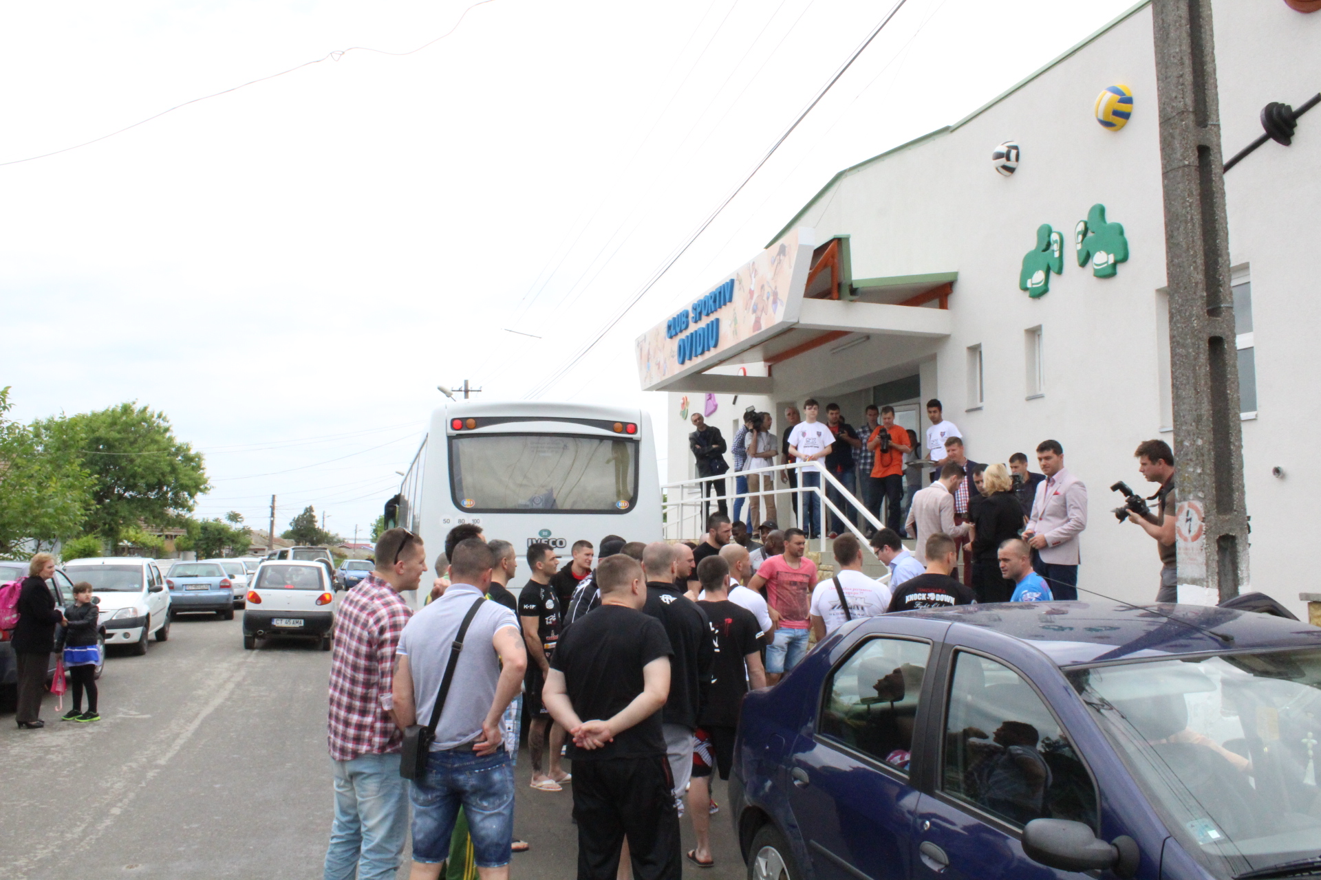 Superkombat : Irimia și luptătorii săi au inaugurat o sală de sport în Ovidiu 