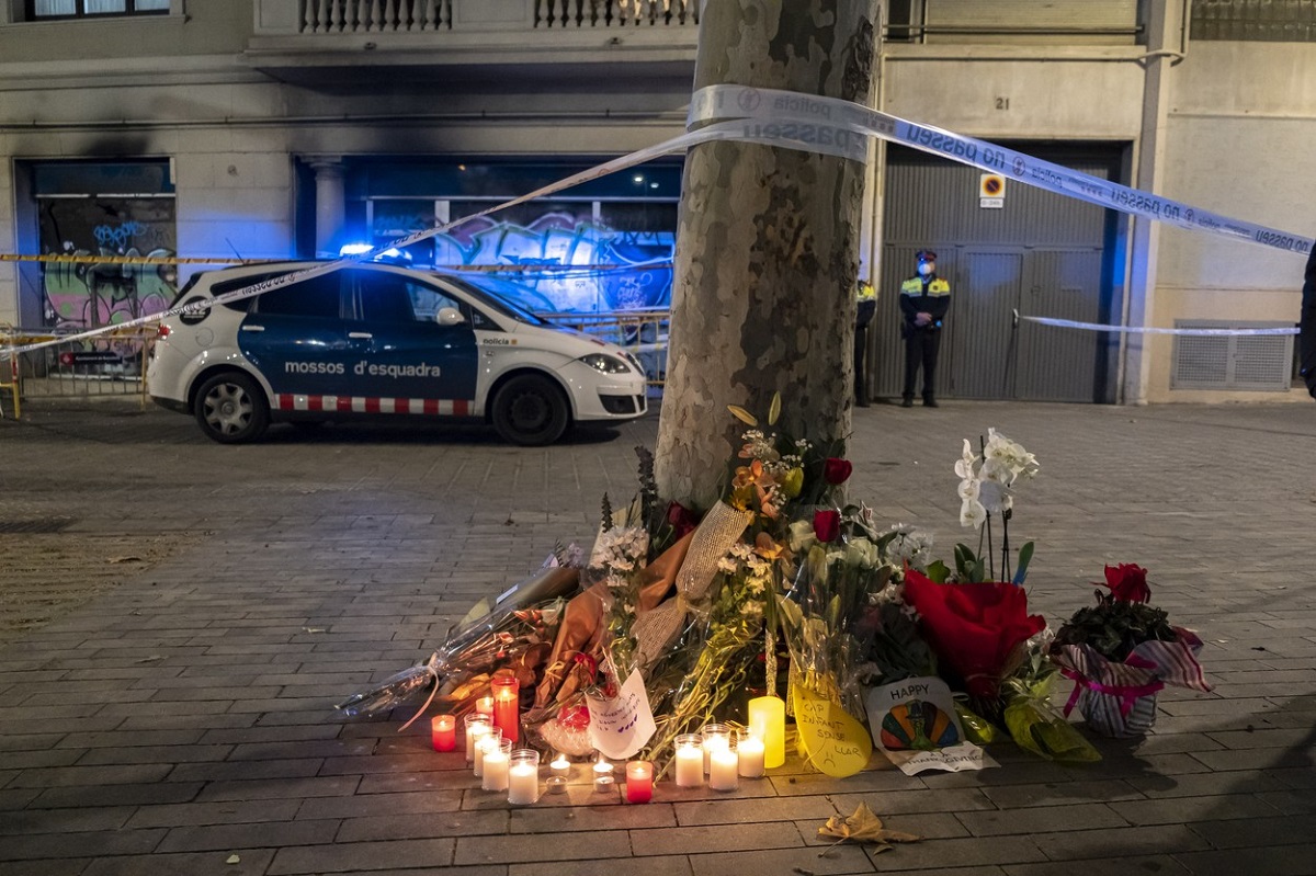 „I-au ucis bogații!”. O româncă și copiii ei, o fetiță de 4 luni și un băiețel de 3 ani, au murit într-o fostă bancă, în Barcelona