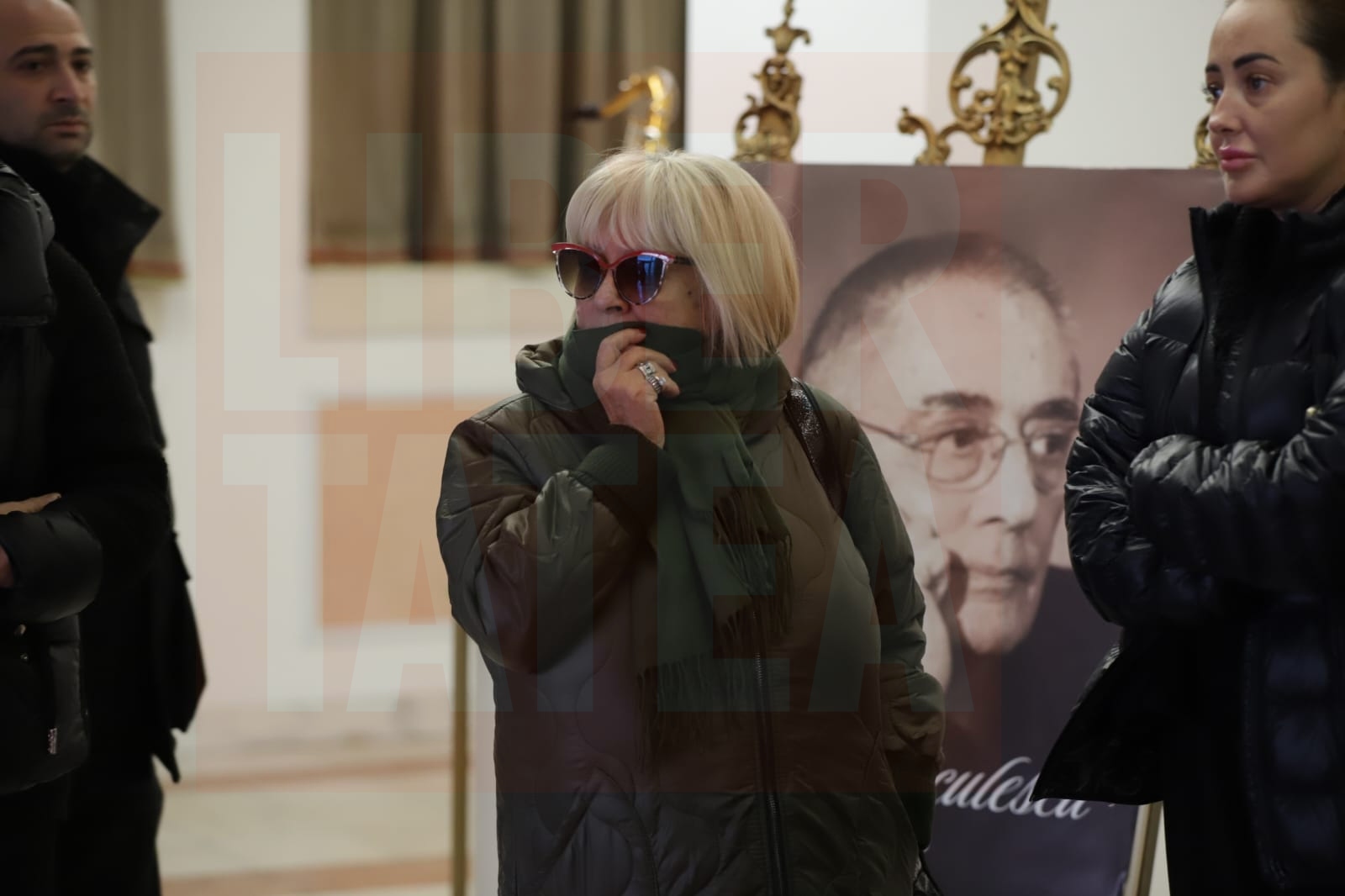 Cum a apărut Nidia Moculescu lângă sicriul cu trupul neînsuflețit al lui Horia Moculescu. Primele imagini