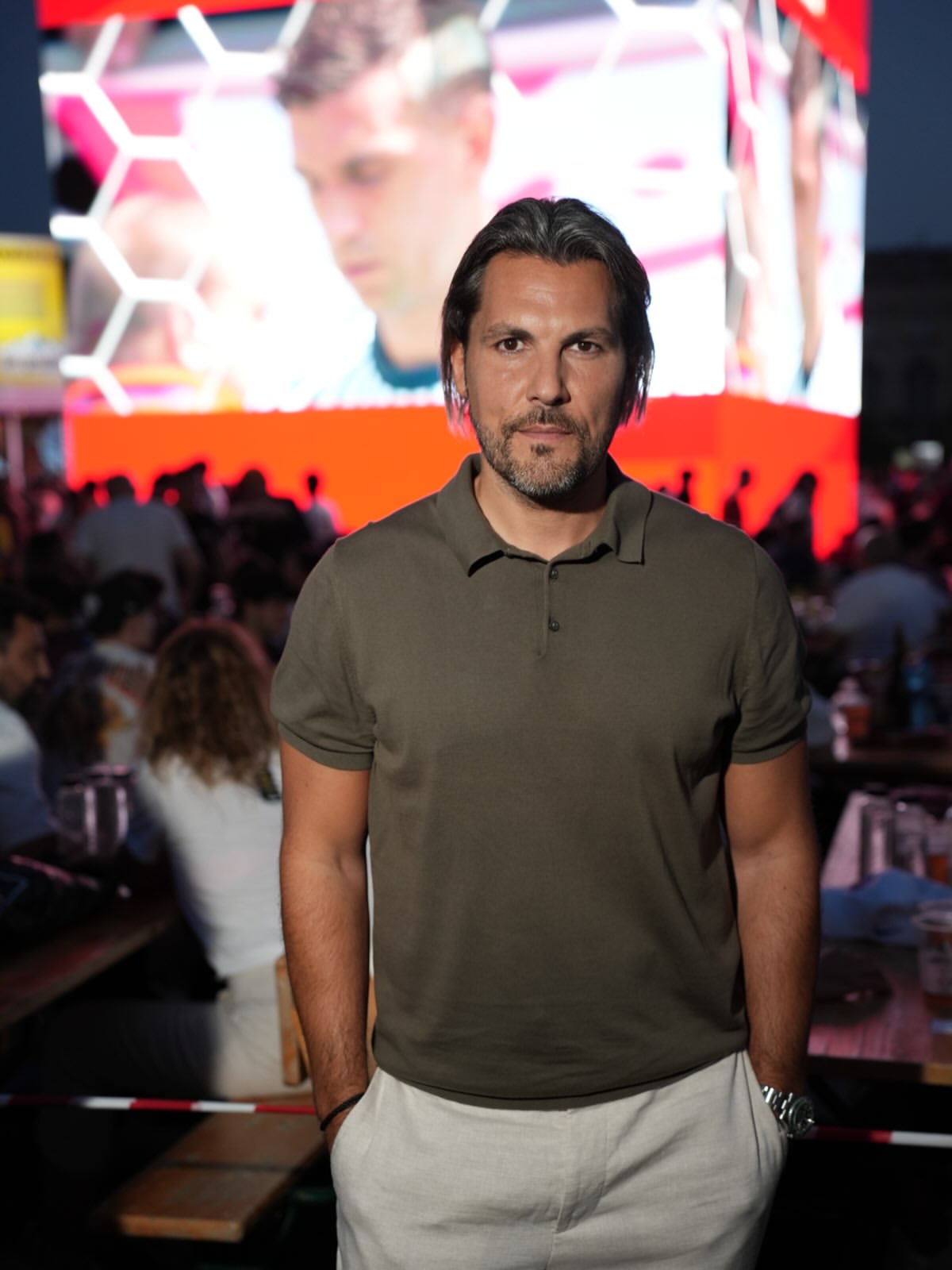 Adi Vasile, prezentatorul Survivor, întâlnire neașteptată pe o plajă din Los Angeles: „Prima mea conversație a fost în limba română”