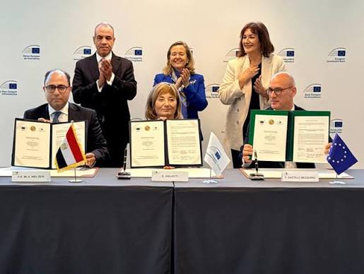 The funding includes a €600 million loan from EIB Global and up to €90 million in grants from the European Commission, covering 44% of the project's total cost.