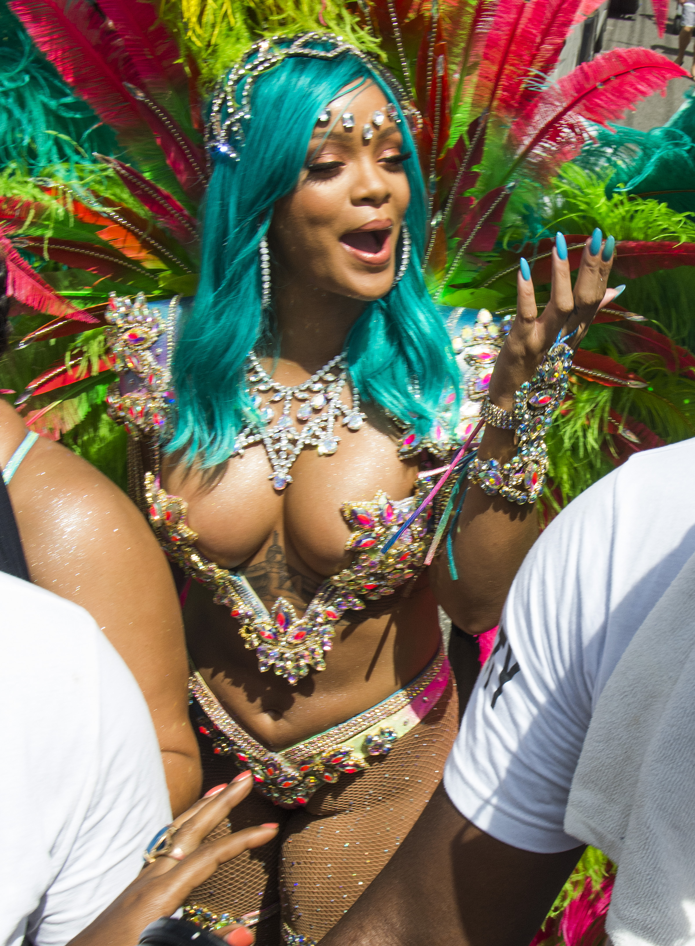GALERIE FOTO| Costumul de carnaval al Rihannei a încins spiritele. Cum a arătat artista la carnavalul din Barbados