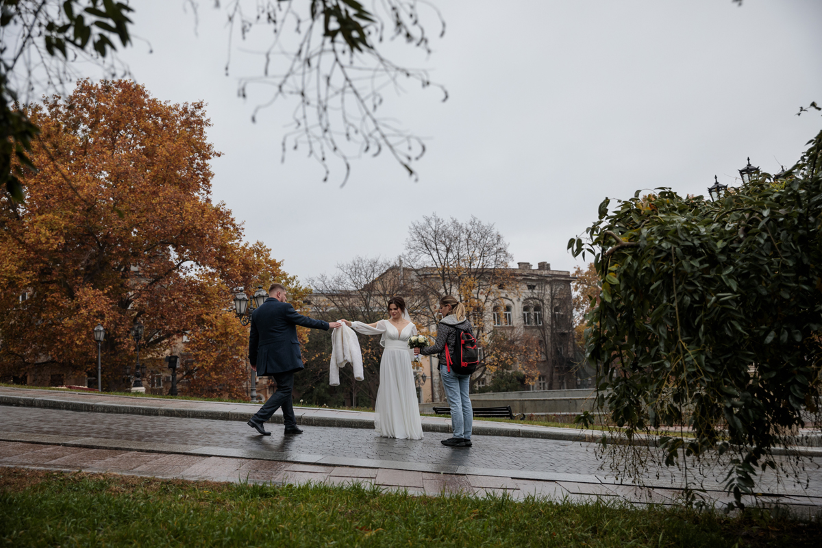 Însemnări din Odesa. Înainte de război, ghizii transportau turiștii cu mașini electrice. Astăzi, monumentele UNESCO sunt protejate în cutii antibombă