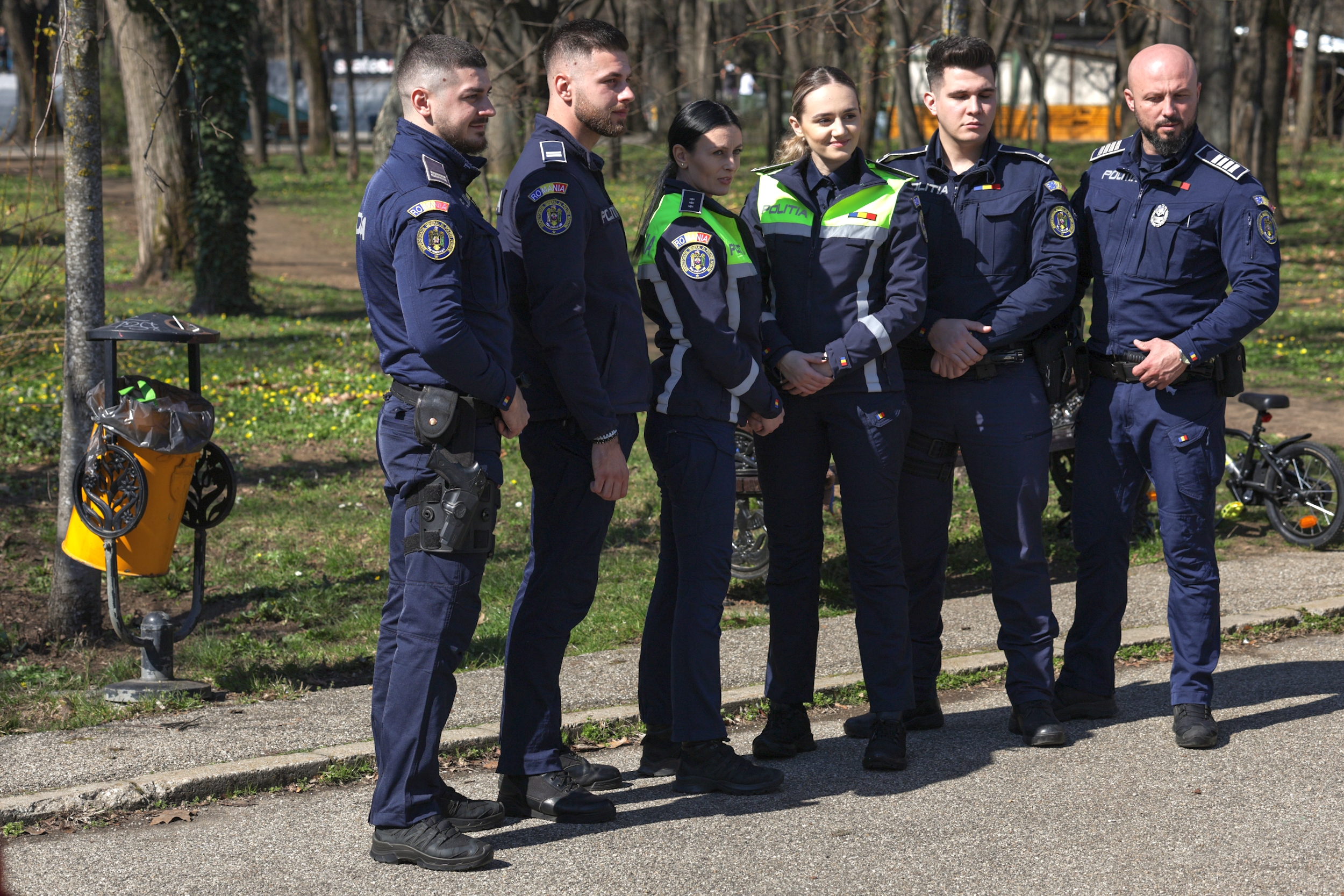 FOTO. Ziua Poliției Române, sărbătorită în avans. Sute de persoane în Parcul Herăstrău, unde au putut vedea echipamentele din dotarea Poliţiei