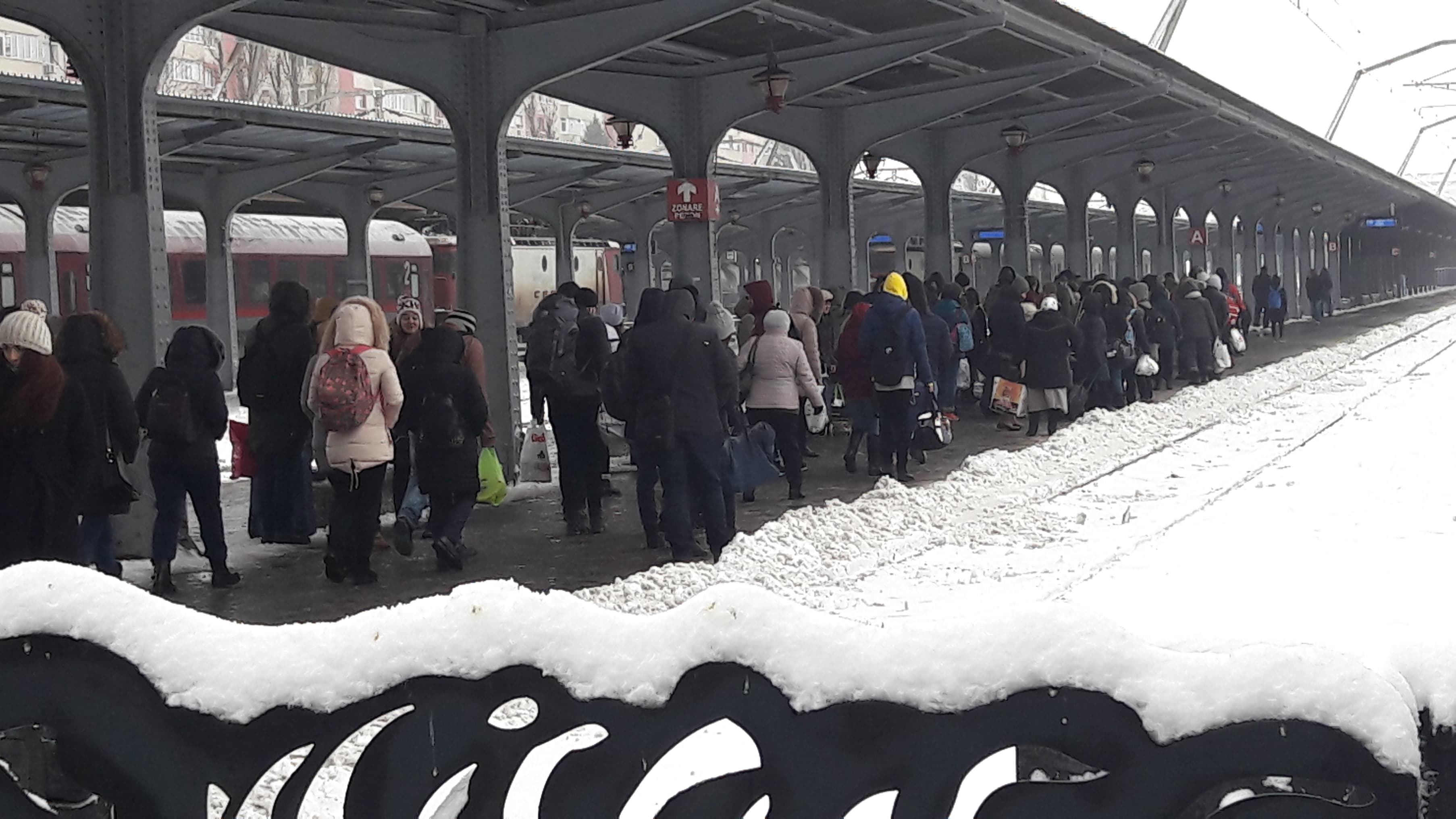 Întârzieri de zeci de minute în Gara de Nord, din cauza vremii