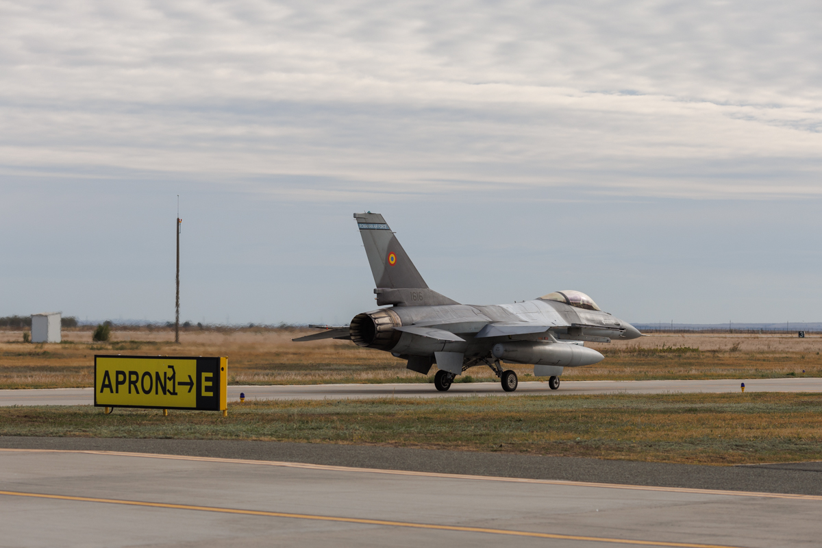 Reportaj din centrul de instruire a piloților pe avioanele F-16 de lângă Fetești. Când se vor antrena ucrainenii în Bărăgan