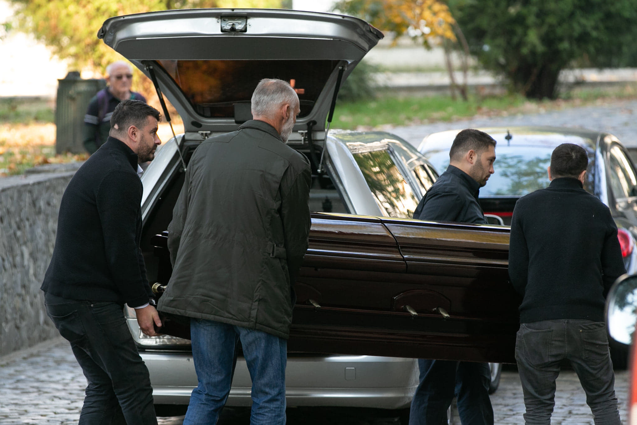 UPDATE | Tamara Buciuceanu Botez a fost înmormântată cu onoruri militare la Cimitirul Sf. Vineri din Capitală. Sute de oameni au venit să-i aducă un ultim omagiu