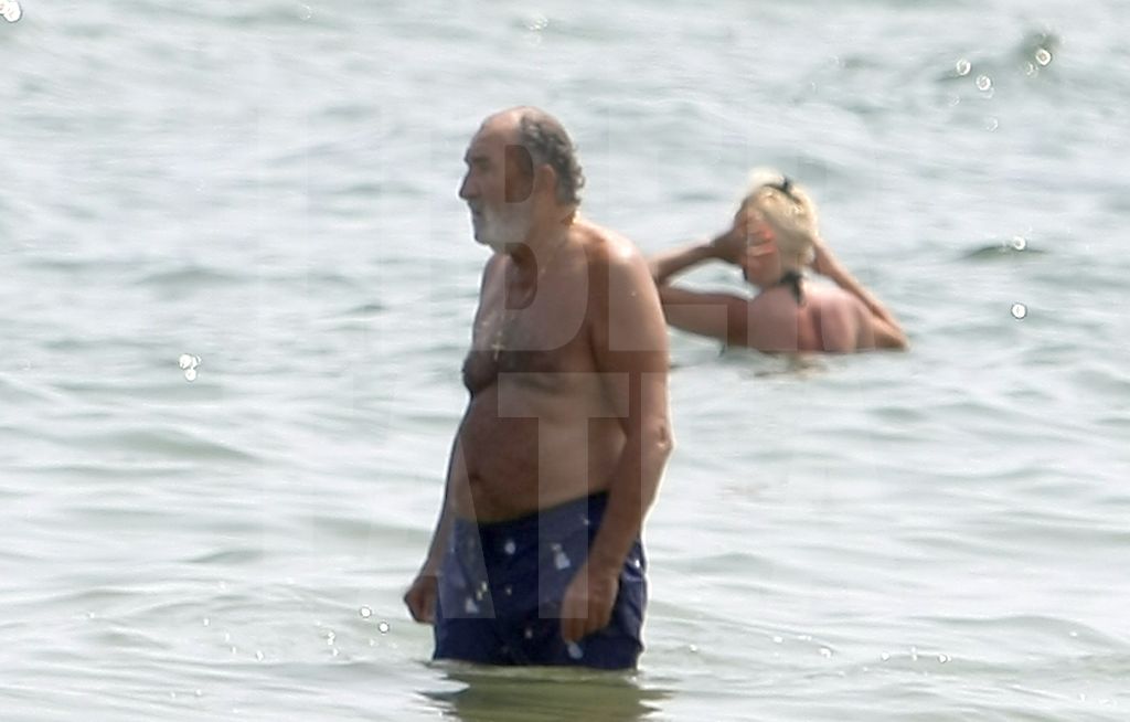 Surfer-Țiri! Miliardar la apă! Fostul jucător de tenis Ion Țiriac s-a bălăcit după decenii pe litoralul românesc. Atunci, mergea la mare cu singura lui soție | FOTO