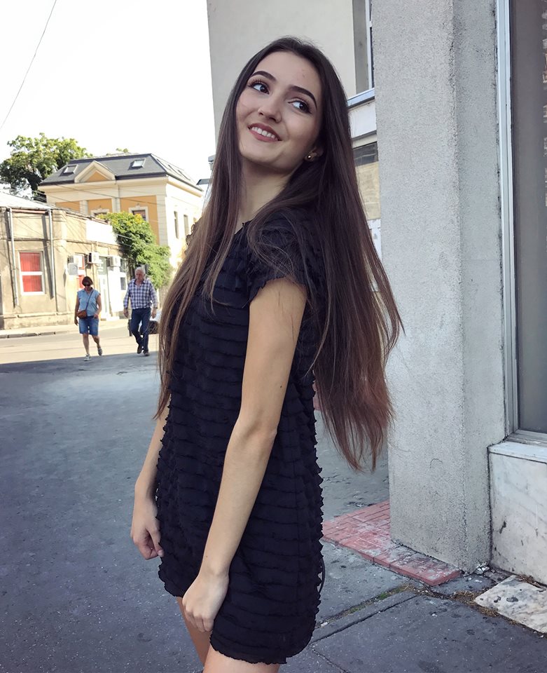 VIDEO/Miss România fără botox și tatuaje. Elvira Bolovan are 17 ani și vrea să fie soprană