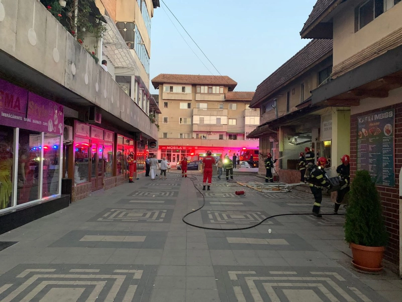 Explozie la o pizzerie din Pașcani. Proprietarul a fost rănit, iar un bloc a fost evacuat