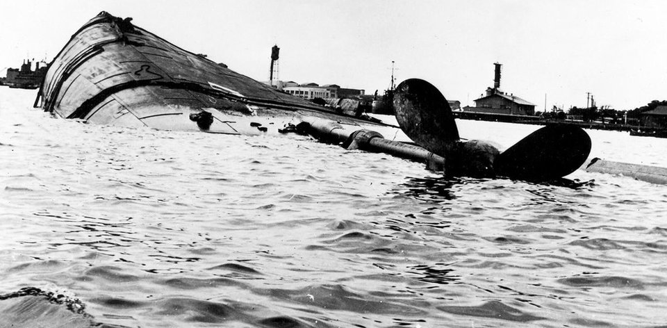 FOTO | 77 de ani de la atacul japonez de la Pearl Harbor. Fotografii incredibile din timpul masacrului