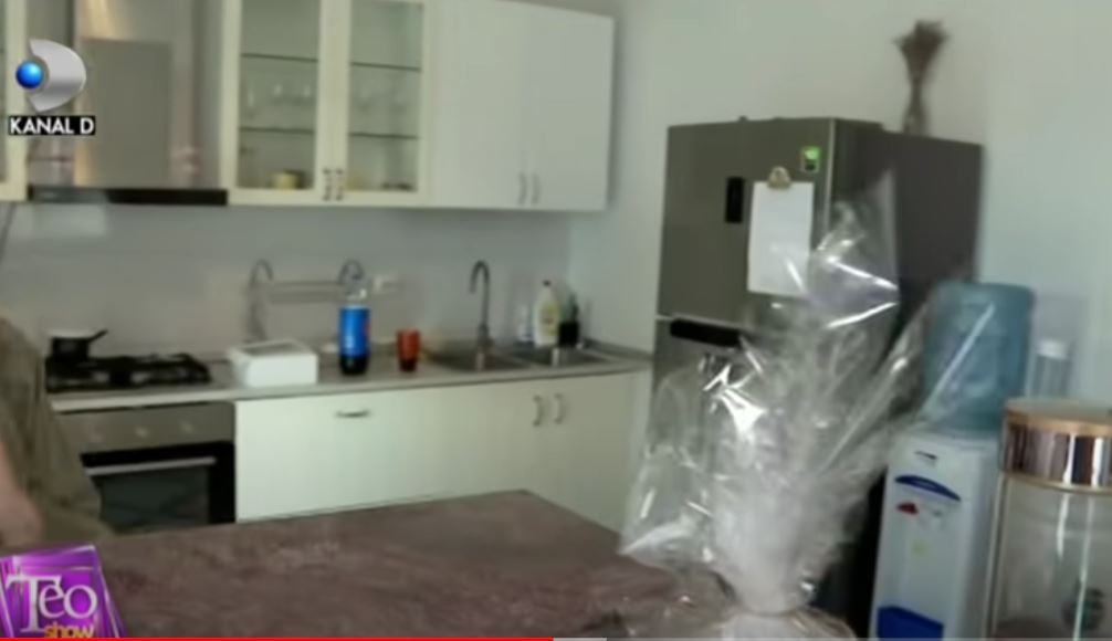 Imagini din casa în care locuiește Betty Salam. Vila are două etaje și arată ca un palat