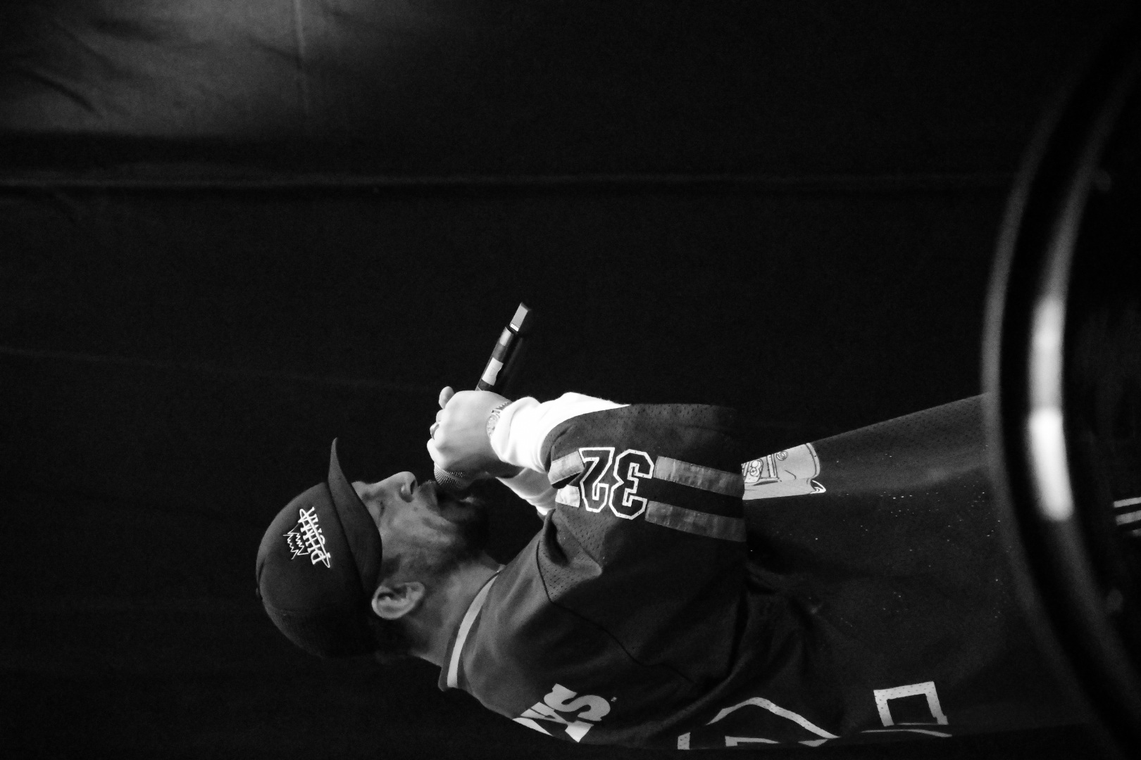Macanache, 10 ani de carieră: Concert aniversar, rap cu instrumentiști și o expoziție dedicată tatălui său