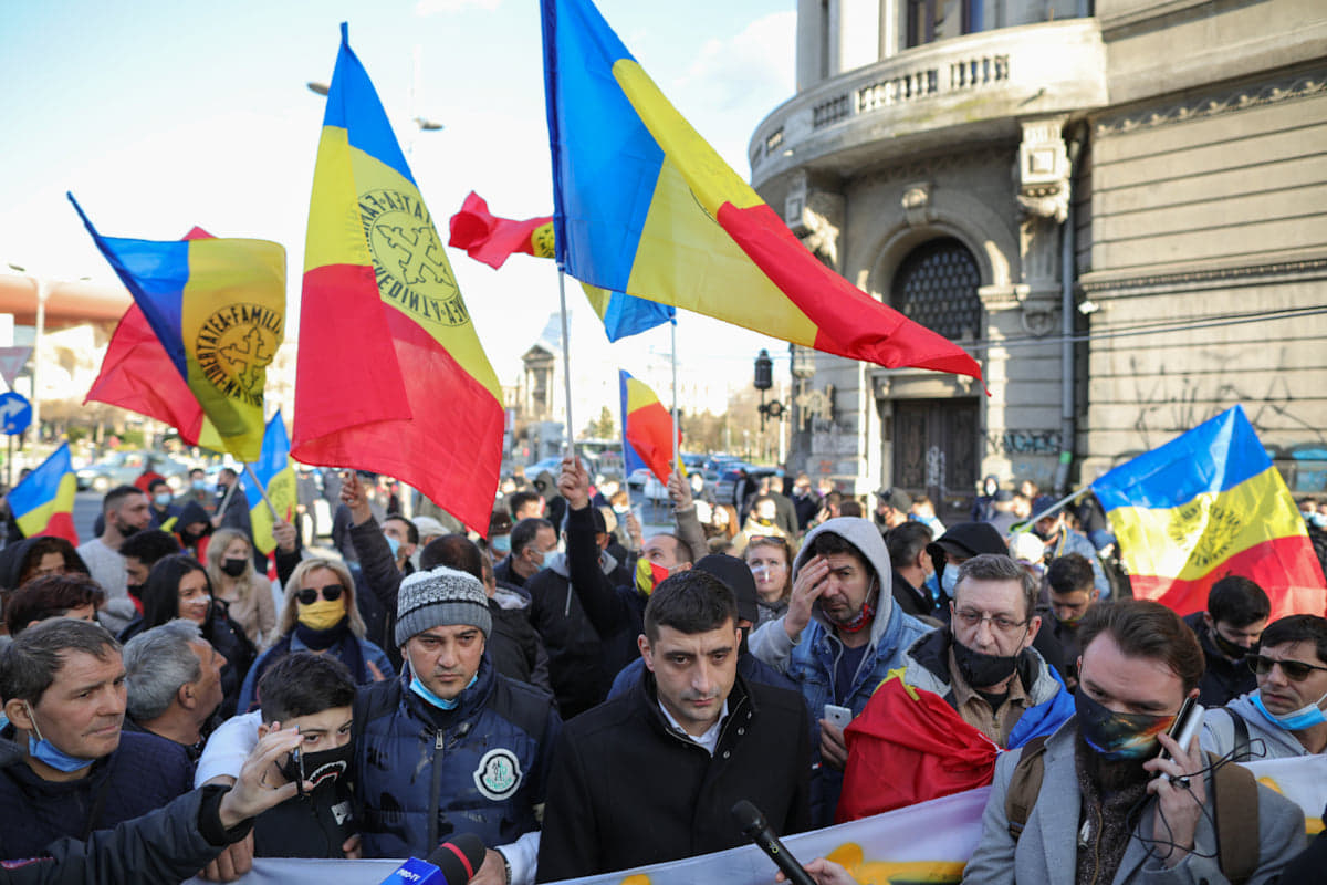 Protestul anti-restricții din Capitală, încheiat cu violențe și arestări. Manifestații și în alte orașe din țară