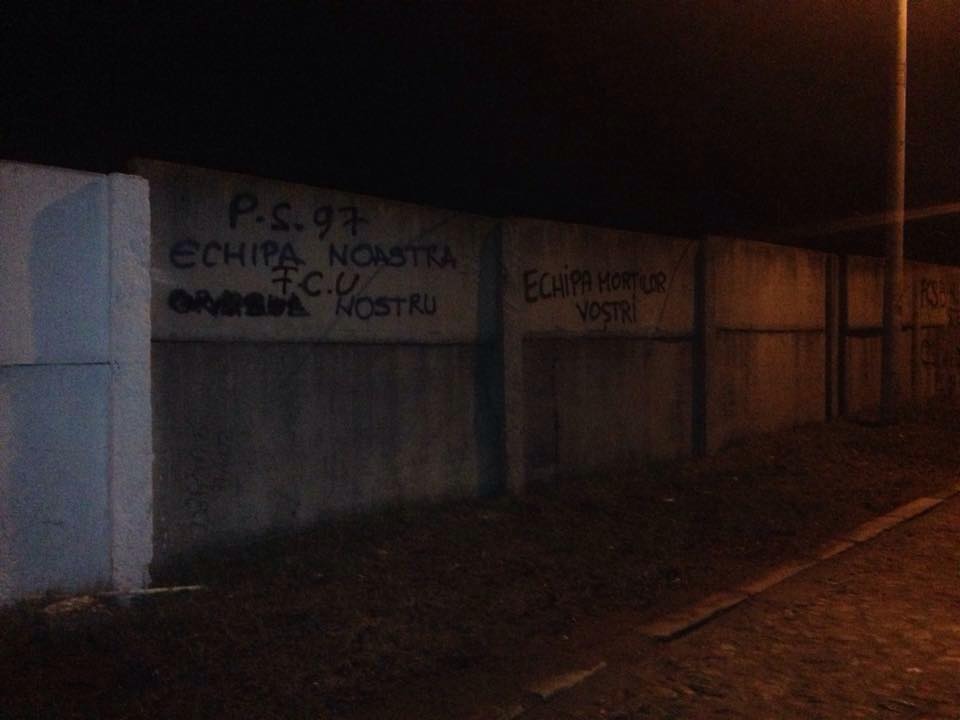 Suporterii "defunctei" FC U au vandalizat stadionul ”Extensiv”! / FOTO