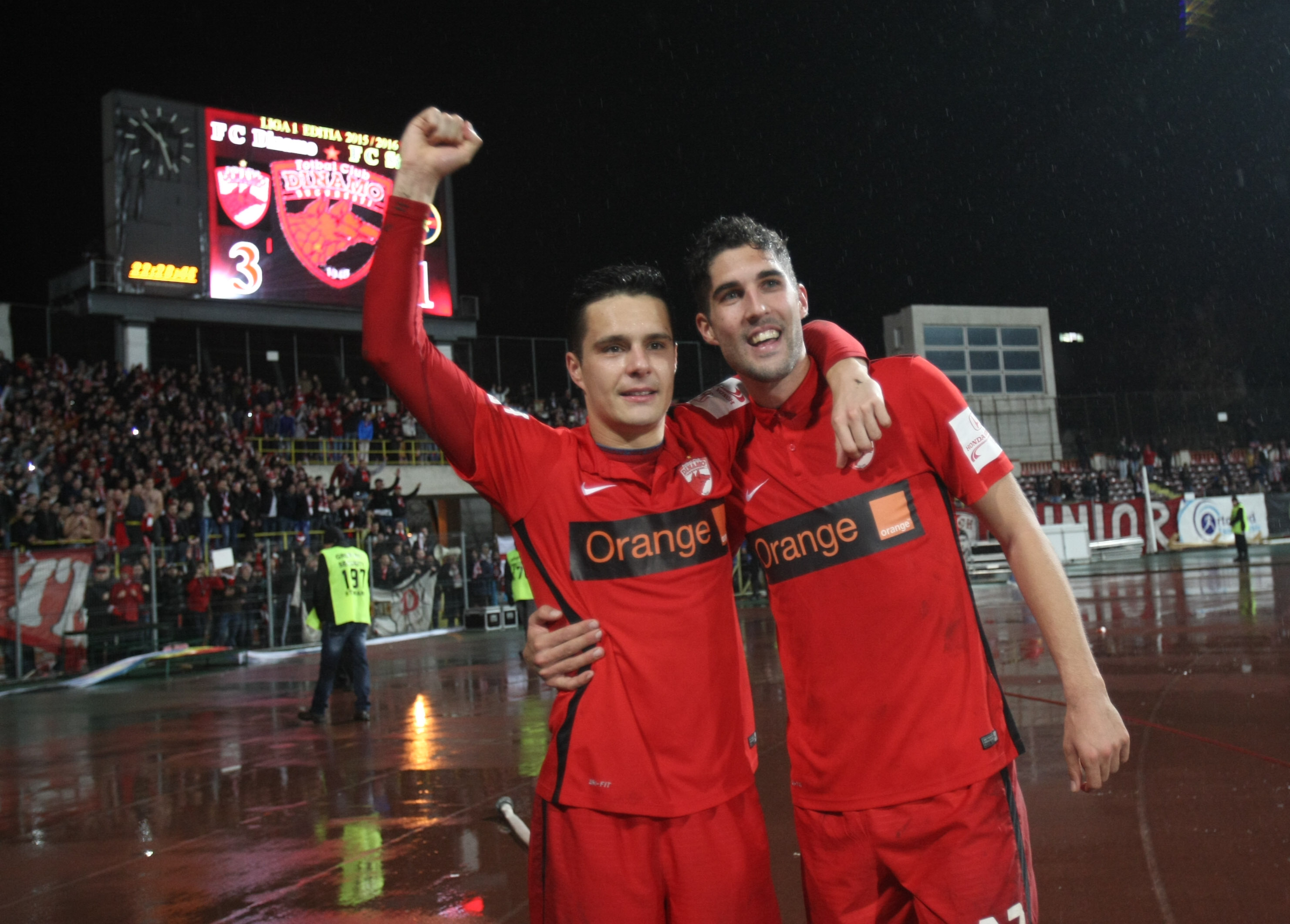 Dinamo - Steaua 3-1. "Câinii" au făcut legea pe teren și au câștigat după patru ani în faţa marii rivale / FOTO