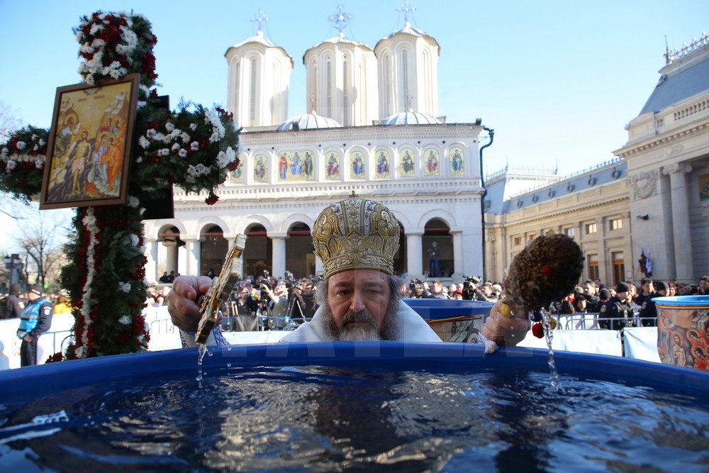 UPDATE. Patriarhul Daniel a oficiat, sâmbătă, slujba Agheasmei Mari la Catedrala Patriarhală / GALERIE FOTO