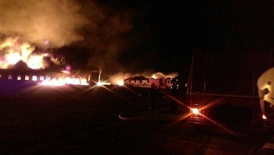 FOTO&VIDEO | Explozie la o fabrică de vopseluri din Orăştie. 370 de persoane au fost evacuate. Unul din răniți are arsuri pe 80% din suprafața corpului