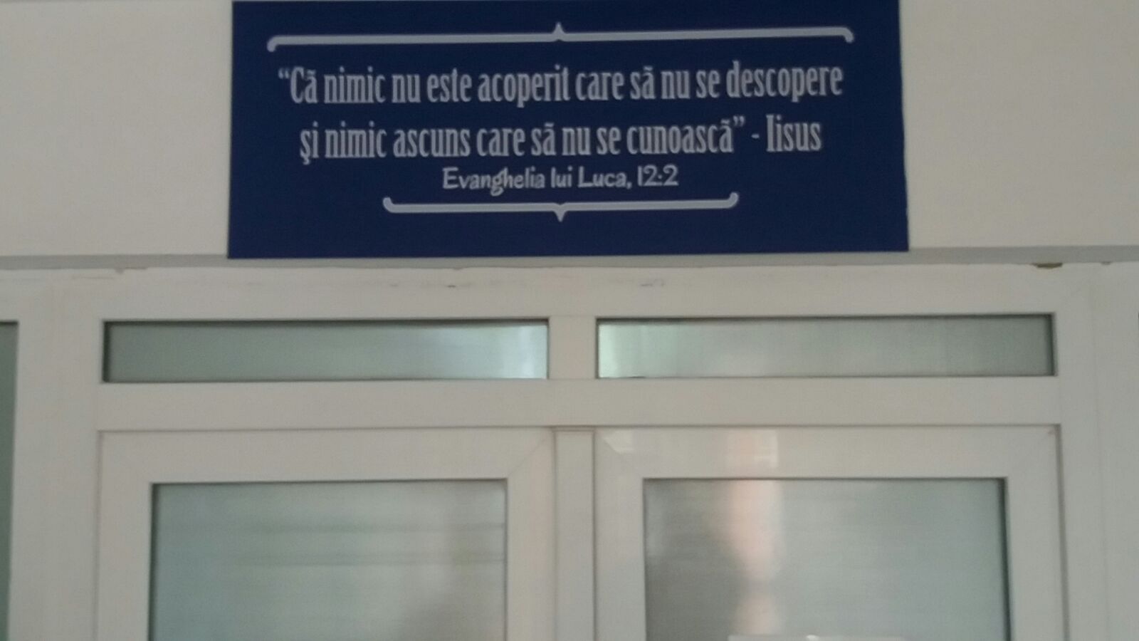 REPORTAJ/ Cel mai mare raport de expertiză criminalistică are aproape 650 de pagini. Au fost analizate peste 64.000 de documente cu specimene de scris și semnătură