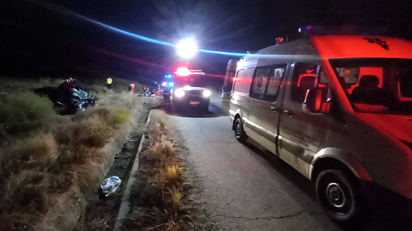 Doi băieți de 16 și 17 ani au murit într-un accident grav în Teleorman: mașina în care se aflau a fost deformată