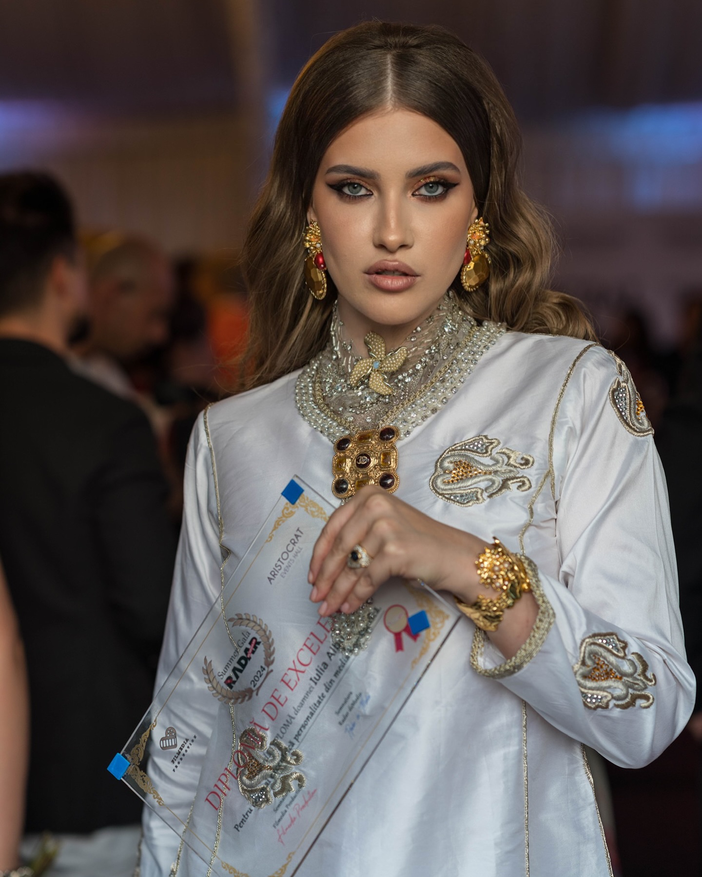Iulia Albu a împlinit 44 de ani și s-a afișat complet nemachiată. Ce mesaj emoționant a transmis vedeta