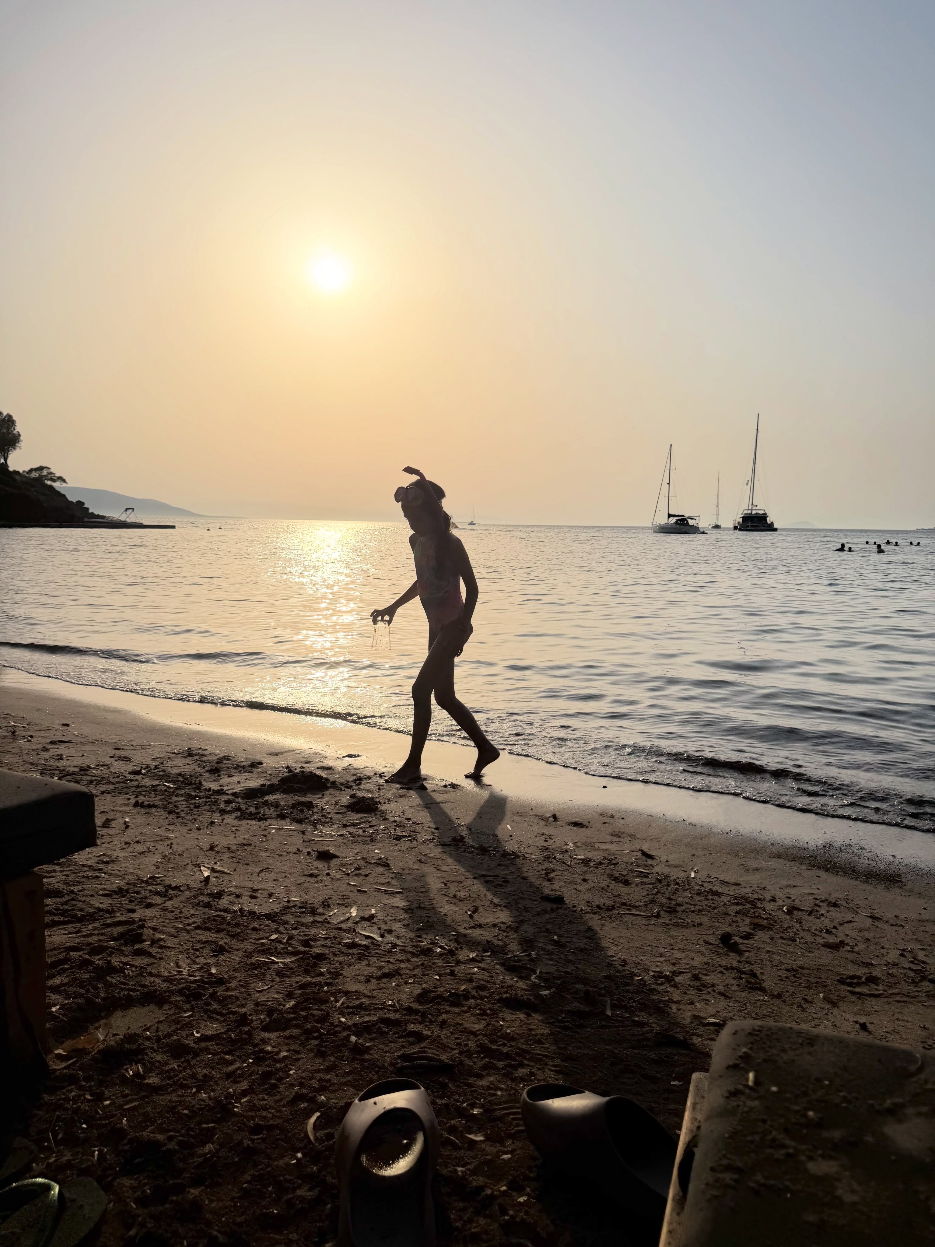 Simona Gherghe, vacanță de vis în Grecia alături de familie. Imagini din locul de care s-a îndrăgostit în urmă cu 18 ani