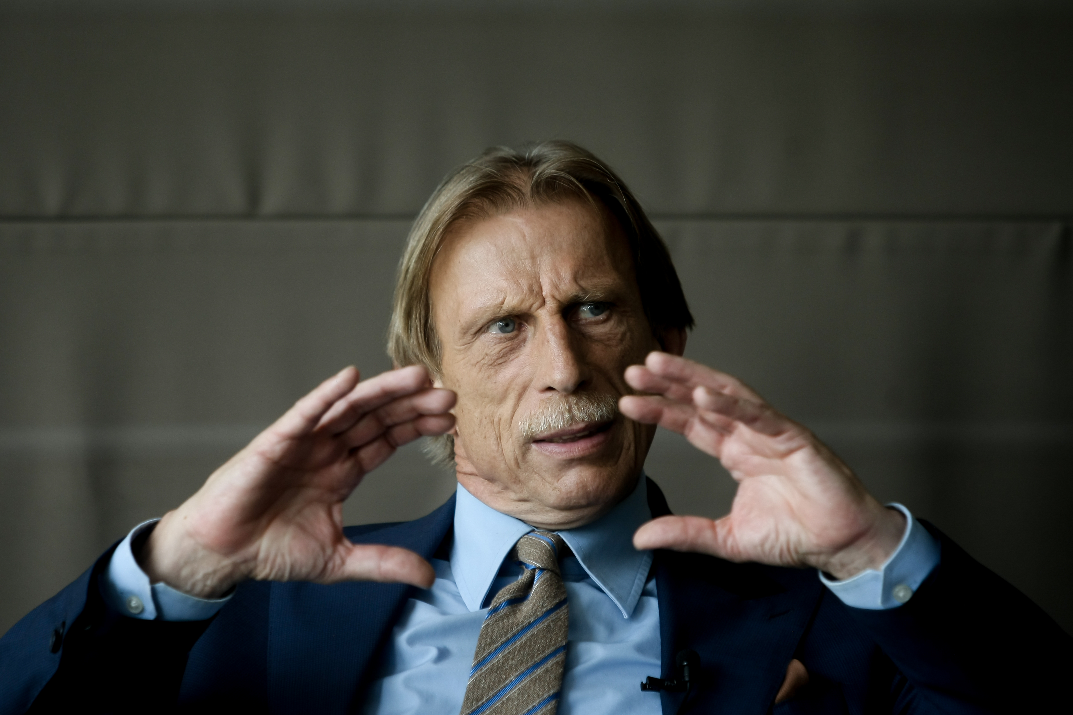 Neamțul Christoph Daum, selecționerul României, într-o confesiune sinceră: ”Viața e un dar pentru mine. Am avut o boală grea, dar am primit a doua șansă. Sunt norocos”. Cum pregătește debutul în preliminariile CM 2018 | EXCLUSIV&FOTO%VIDEO