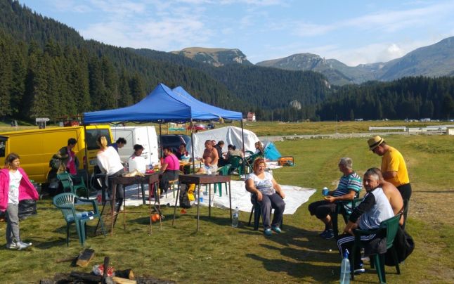 Platoul Padina, ideal pentru o vacanță cu rulota. Oaza de răcoare din Munții Bucegi