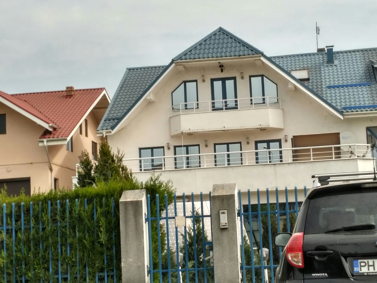 REPORTAJ: Ploiești, un oraș, două lumi total diferite: Viața în lux și viața printre gunoaie în urbea lui Caragiale/ VIDEO&FOTO