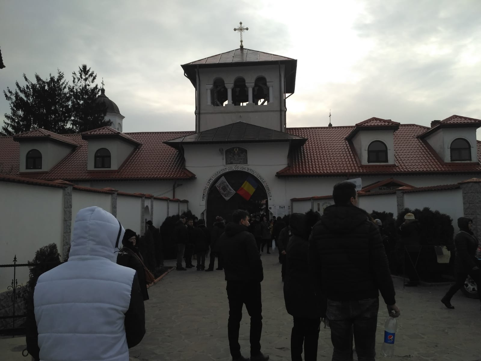 Mănăstirea Ghighiu – lăcașul unde mii de credincioși merg să se roage