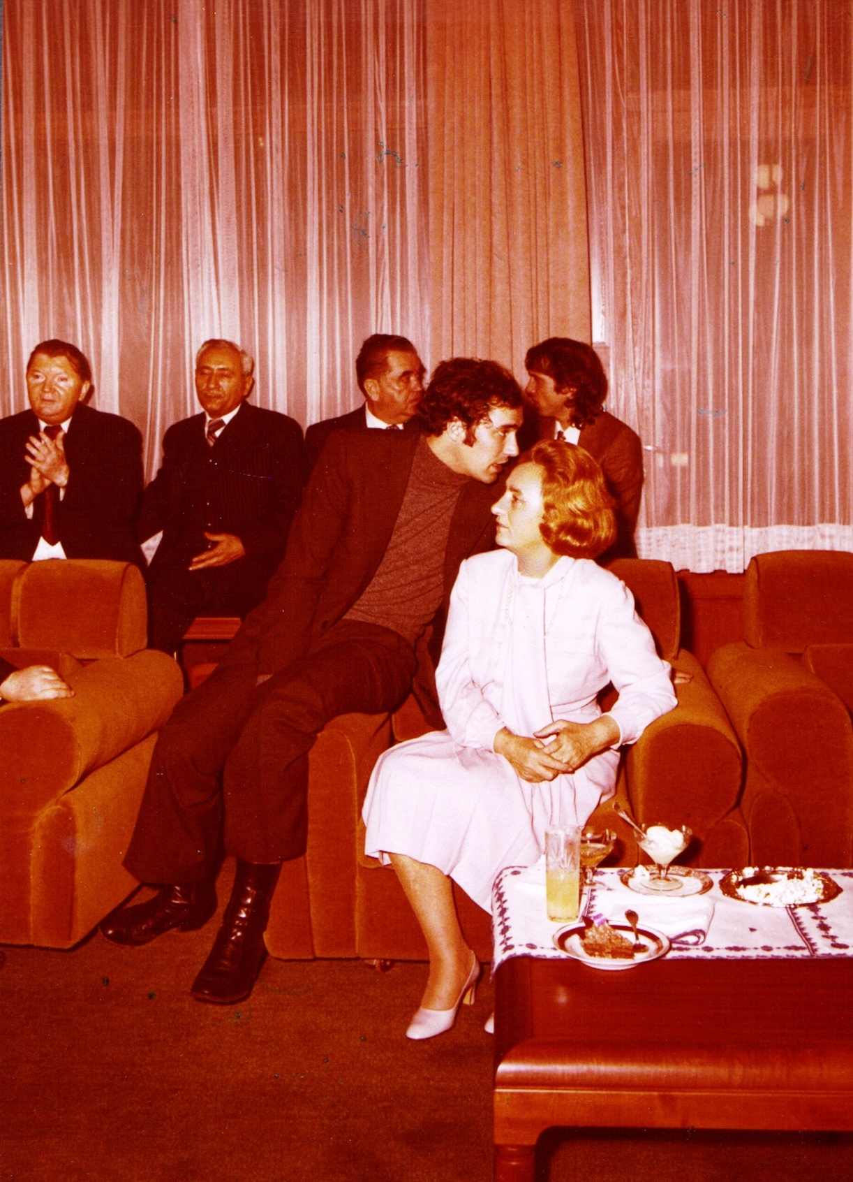 Imagini incredibile de la petrecerile cu lăutari ale lui Nicolae Ceaușescu. Dedicații cu Gică Petrescu și Romica Puceanu