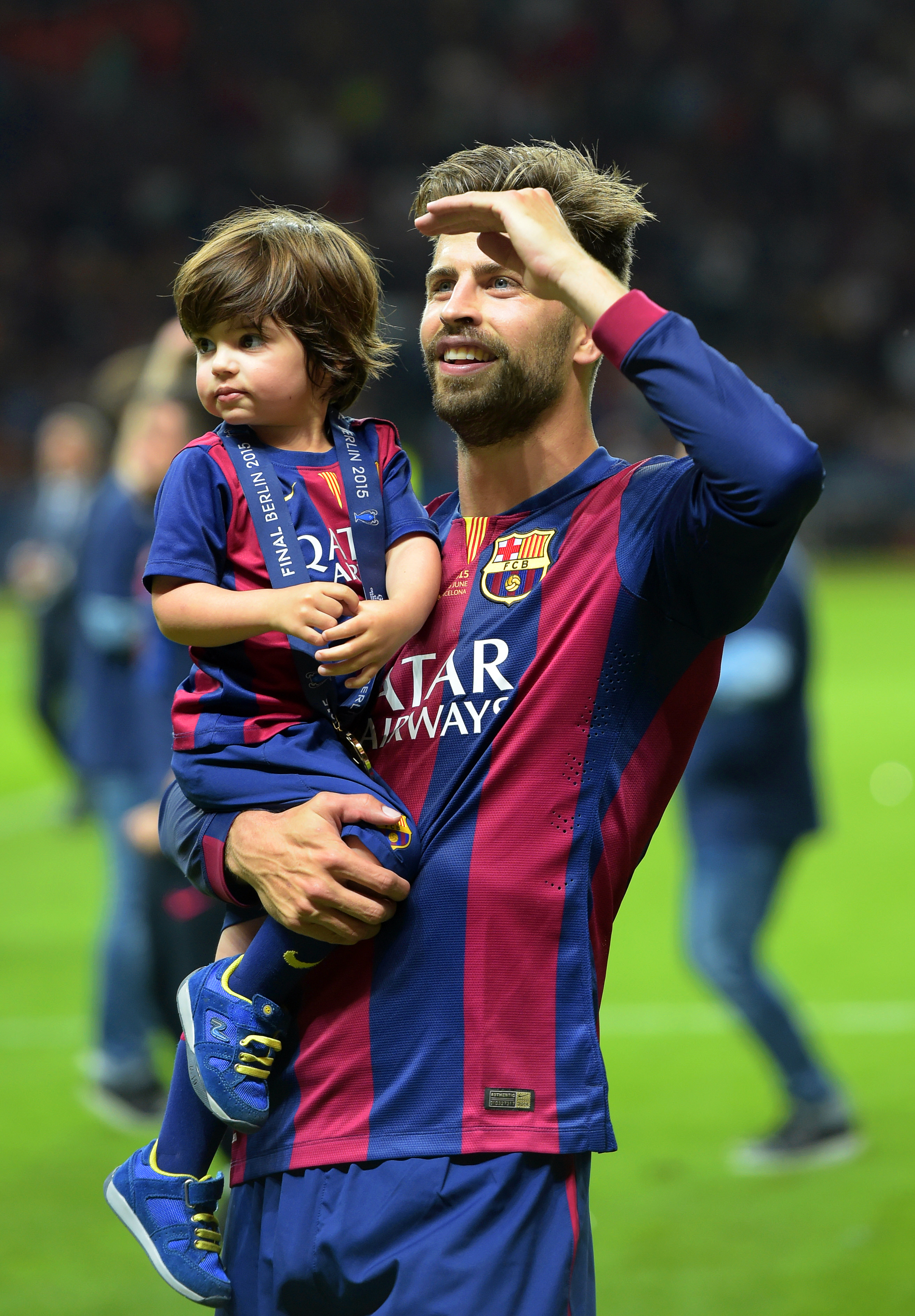 PETRECEREA CAMPIONILOR. ^Gerard Pique și Shakira s-au cherchelit de fericire, la petrecerea organizată de Barcelona în cinstea câștigării UCL / FOTO&VIDEO