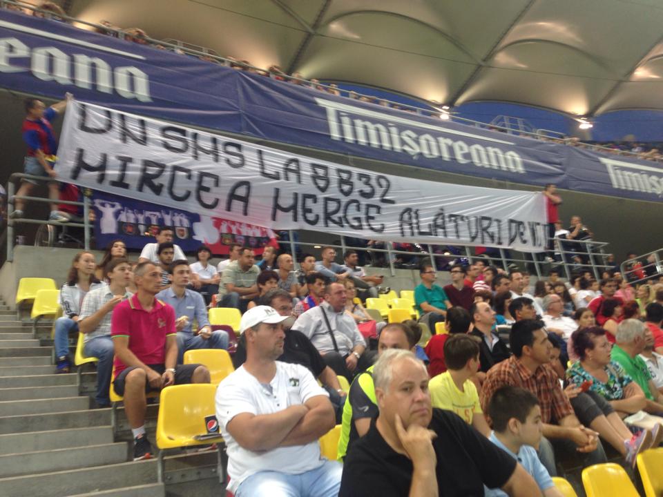 GALERIE FOTO / Minune de Sărbători în România! ^Steaua a ridicat din nou în picioare un fan cu membrele inferioare amputate