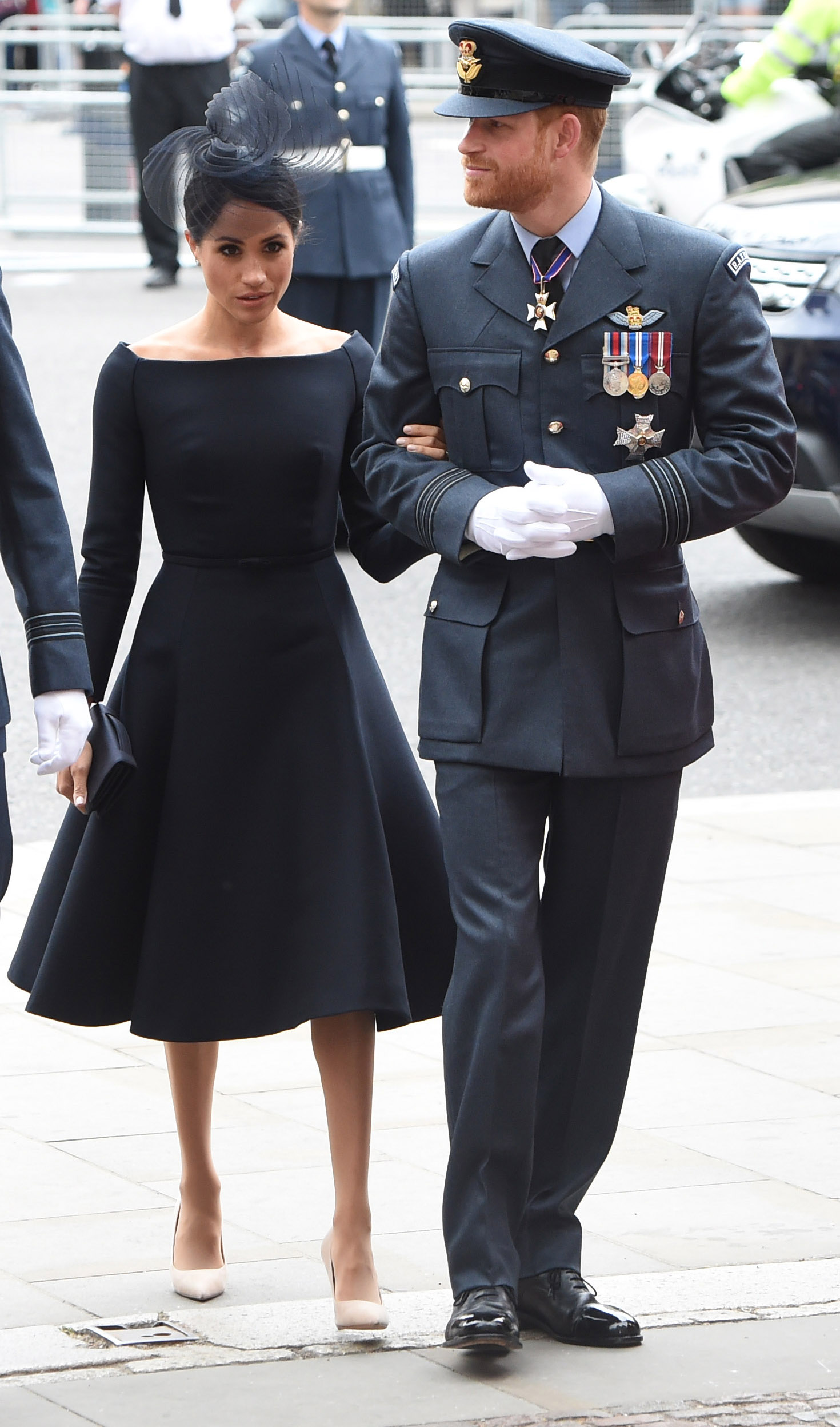FOTO | Meghan Markle, primul turneu regal alături de prințul Harry. A purtat cinci ținute pe parcursul a 24 de ore