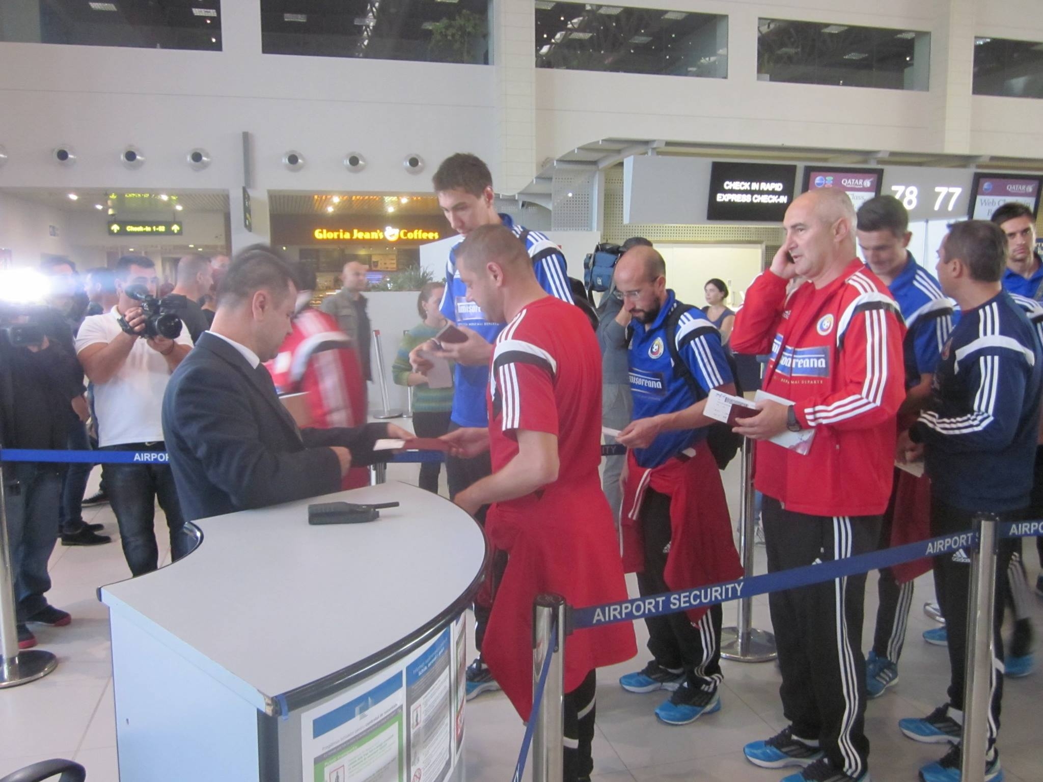GALERIE FOTO / Tricolorii au plecat spre Helsinki hotărâţi să răzbune egalul cu Ungaria! 