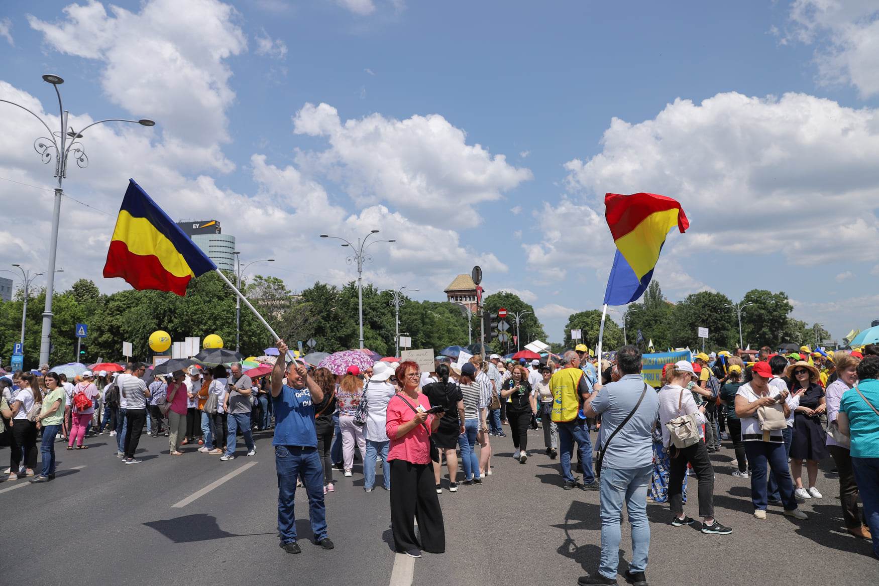 Al doilea protest major al cadrelor didactice. Ce le-a promis Iohannis sindicaliștilor, în a doua săptămână de grevă, în timp ce profesorii protestau la Palatul Cotroceni
