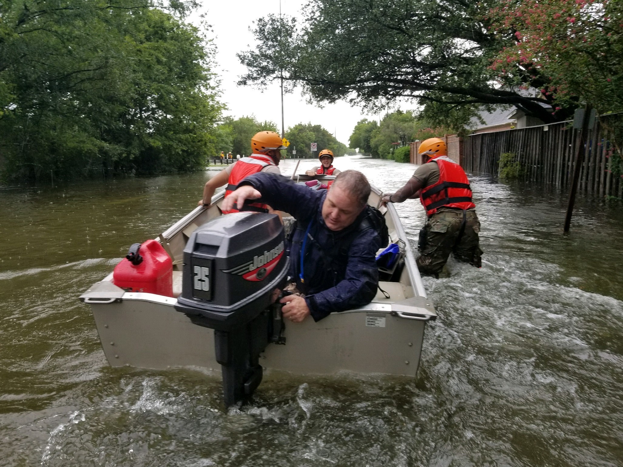 FOTO | Uraganul Harvey crește din nou în intensitate și ar putea lovi a doua oară Houston. Nouă persoane și-au pierdut viața