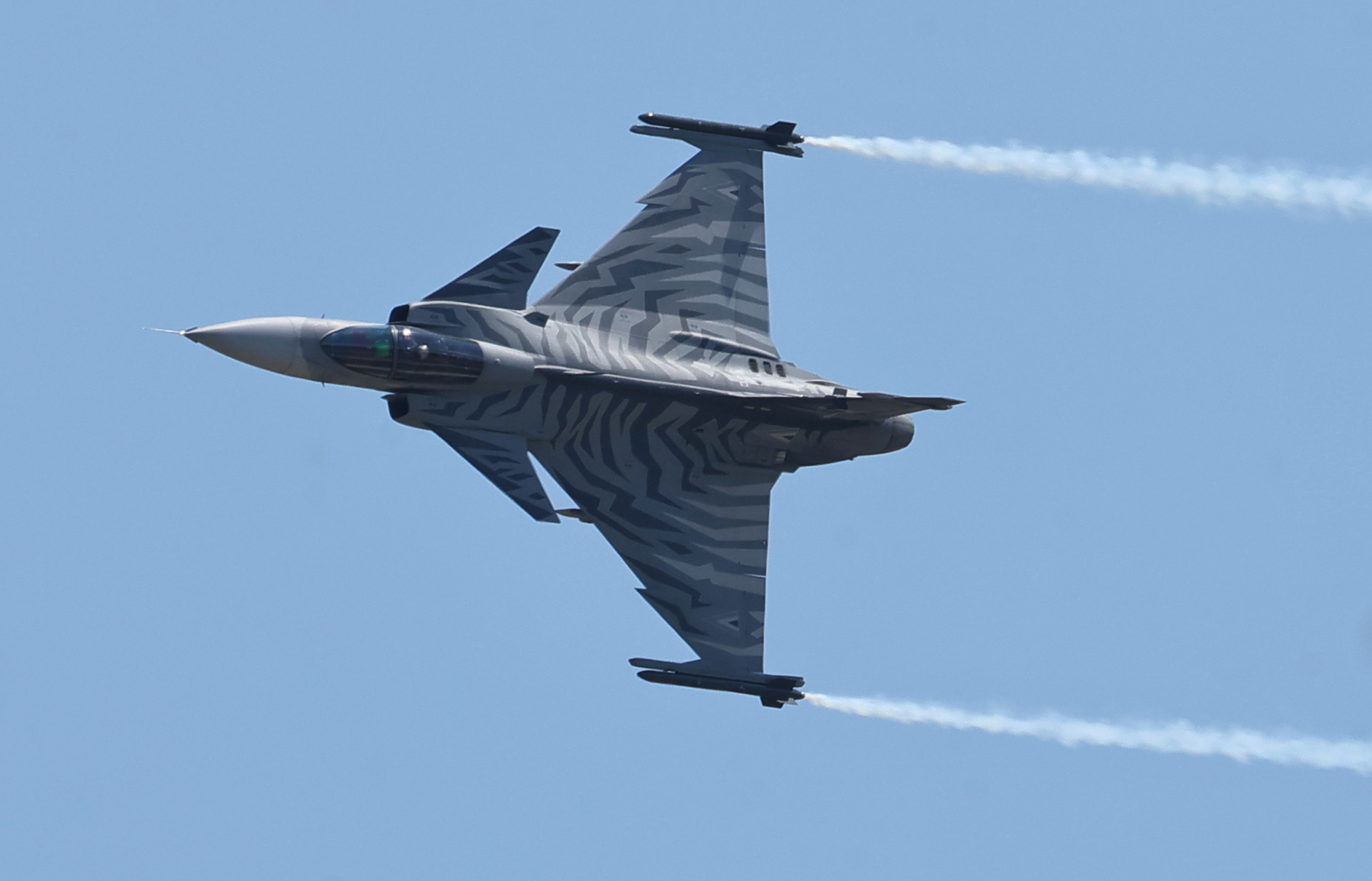 A Blikk is ott volt Kecskeméten, amikor megjelent két Gripen vadászgép az égen – fotók a helyszínről