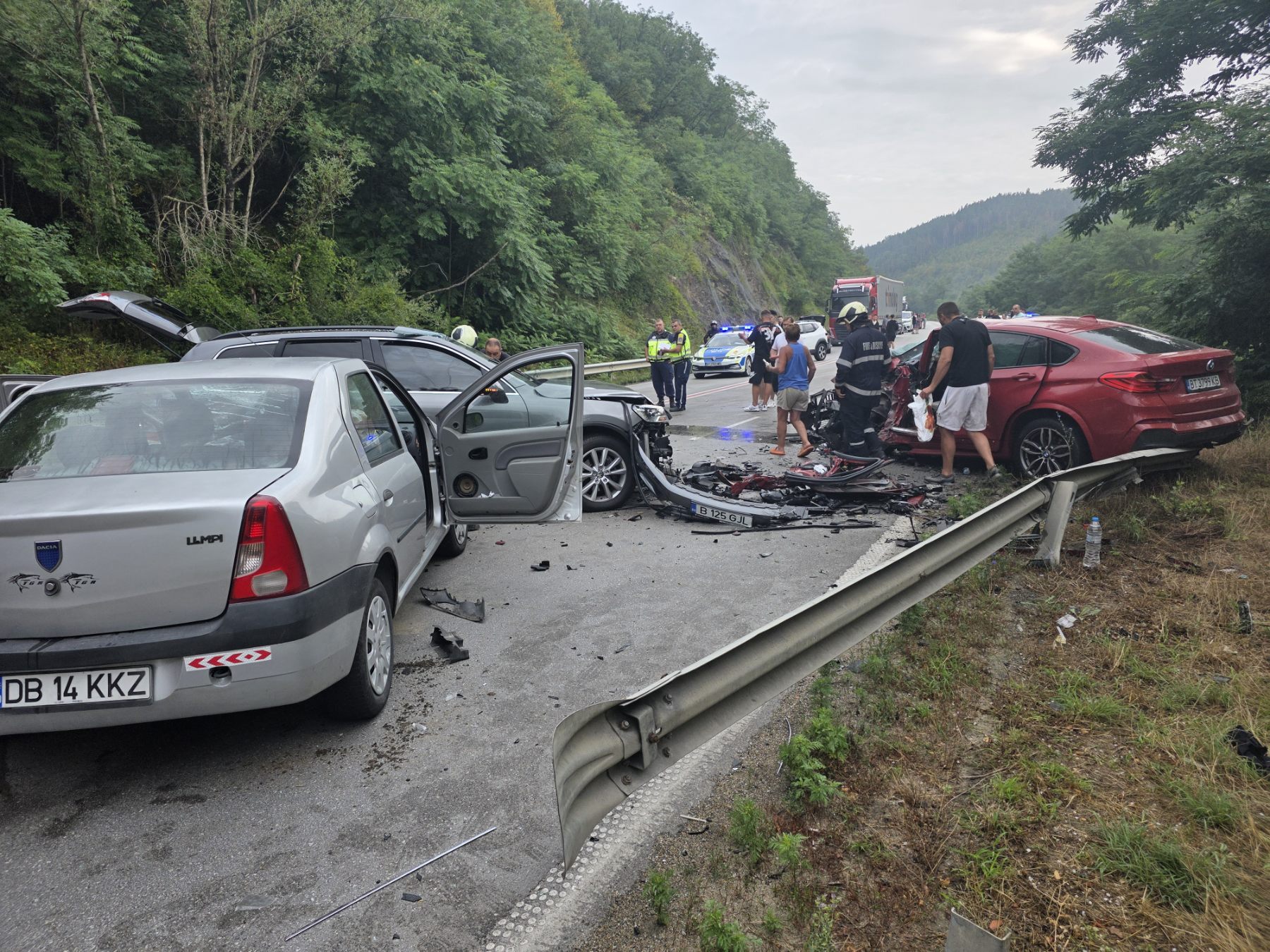 Accident cu cinci români implicați în Bulgaria, la Veliko Târnovo. O mamă și fiul ei au fost aduși cu un elicopter Black Hawk la București