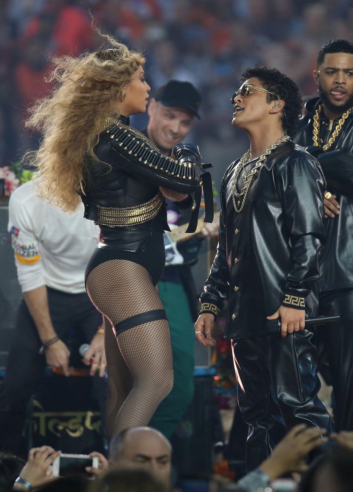 Vai, vai, vai! Ce fund mare are Beyonce! | FOTO