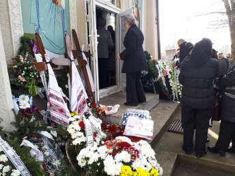 Victimele triplei crime din Brașov, înmormântate în satul nemțean Totoieşti. Părinţii Monicăi Buliga au aflat oroarea de la televizor/ FOTO